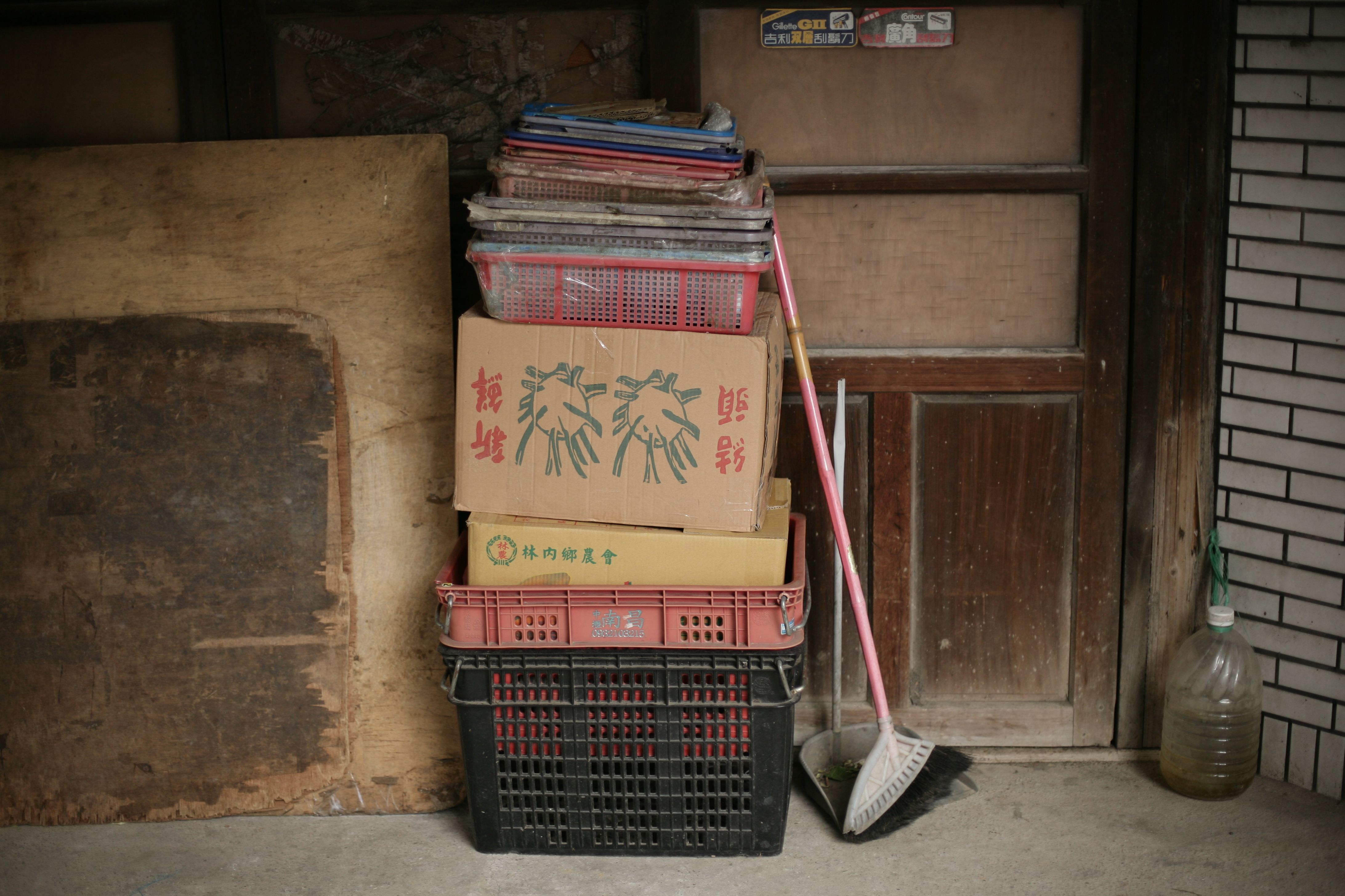 household notes by the door everyday scene lifestyle photo 2