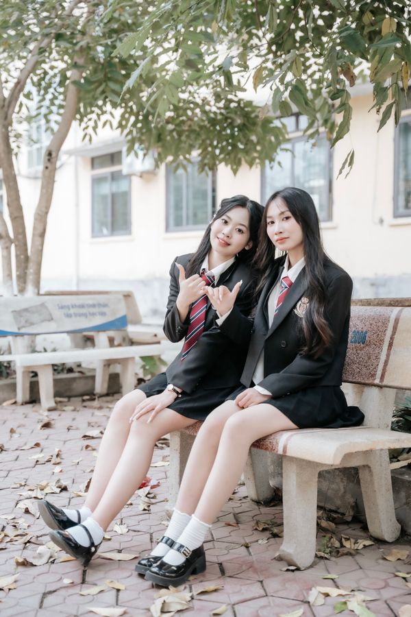 Two Girls Sitting on the Floor · Free Stock Photo