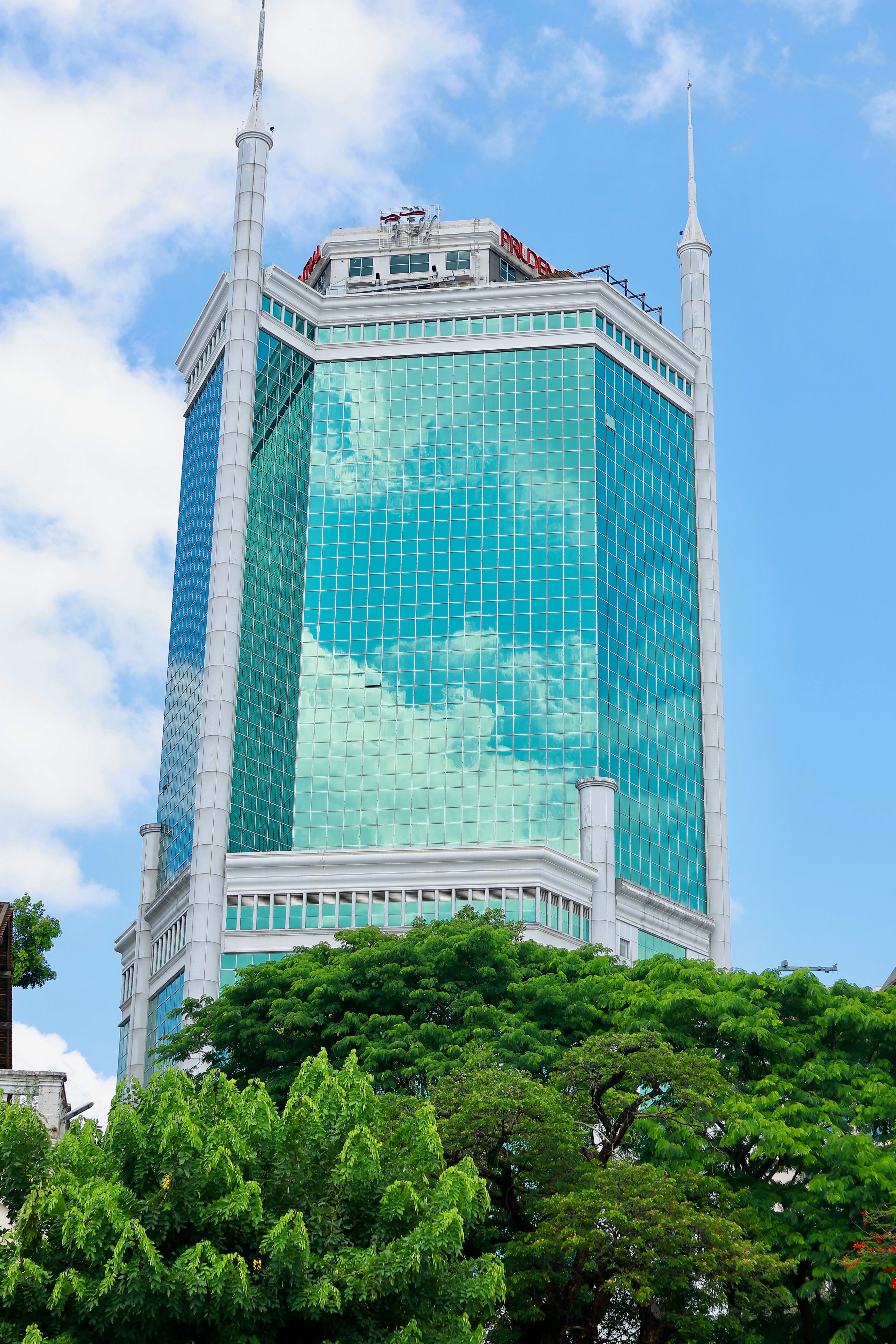 Modern Skyscraper with Blue Glass Facade · Free Stock Photo