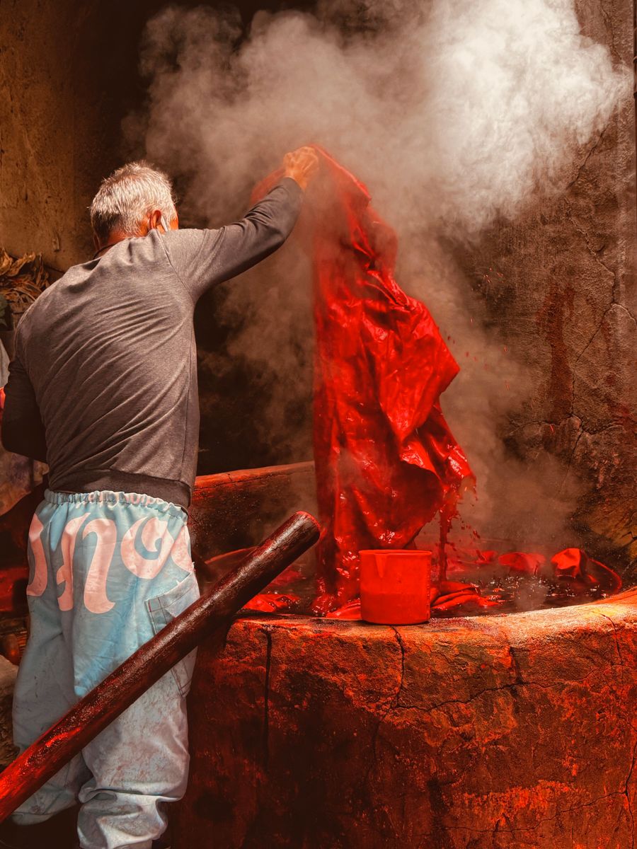 Fabric dyeing process