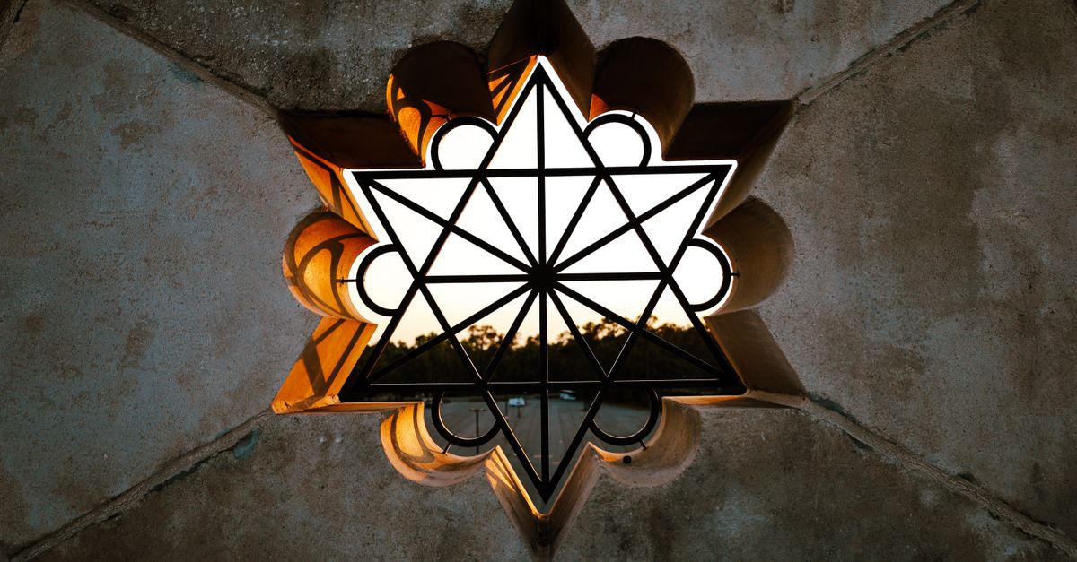 Image Reflection Stardesign Geometric Star Window with Sunset Reflection · Free Stock Photo