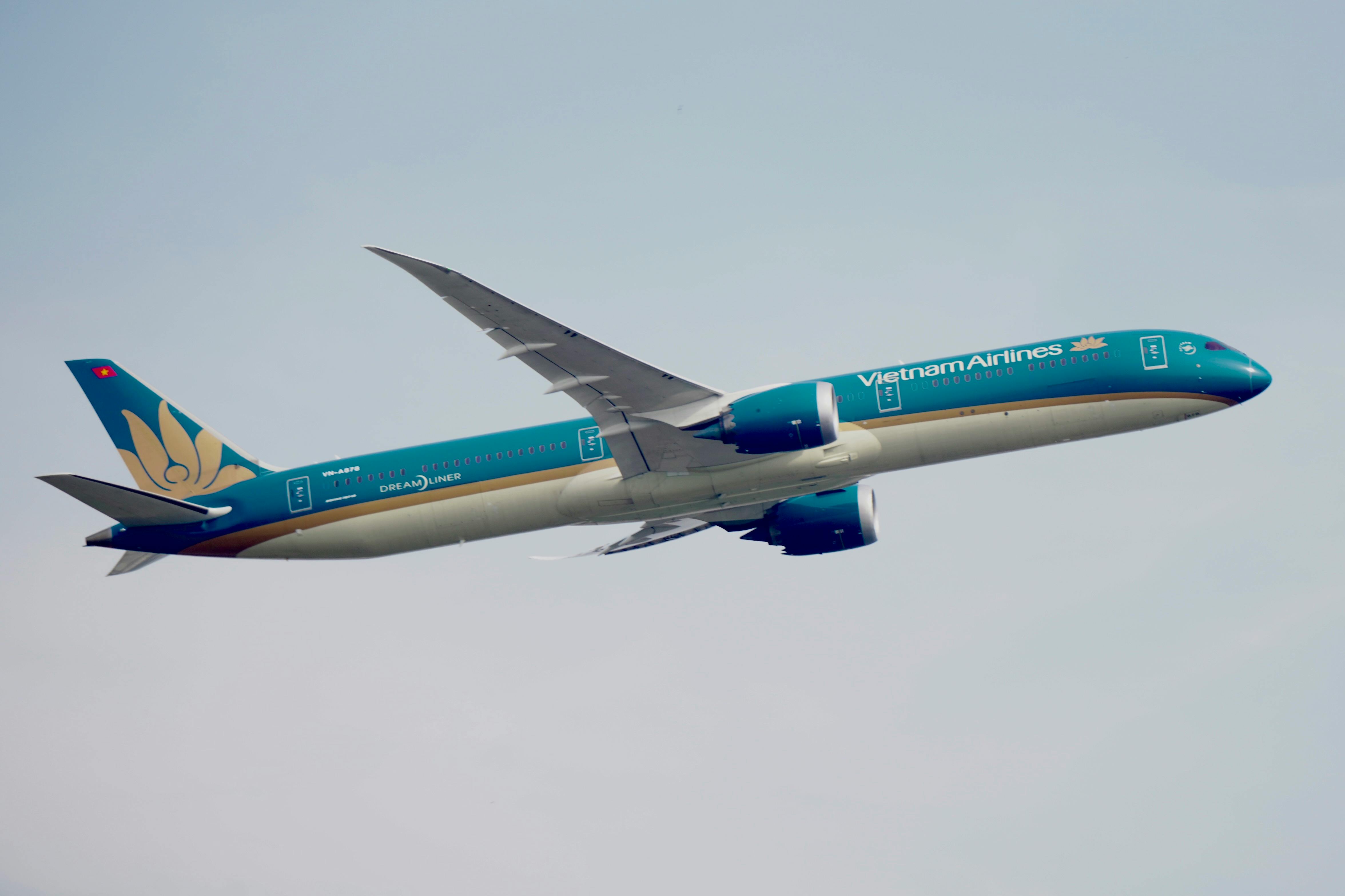 How Frequent Flyers Really Use Airline Miles (2026 Guide) — Photo by Tuan Vy  Spotter on Pexels