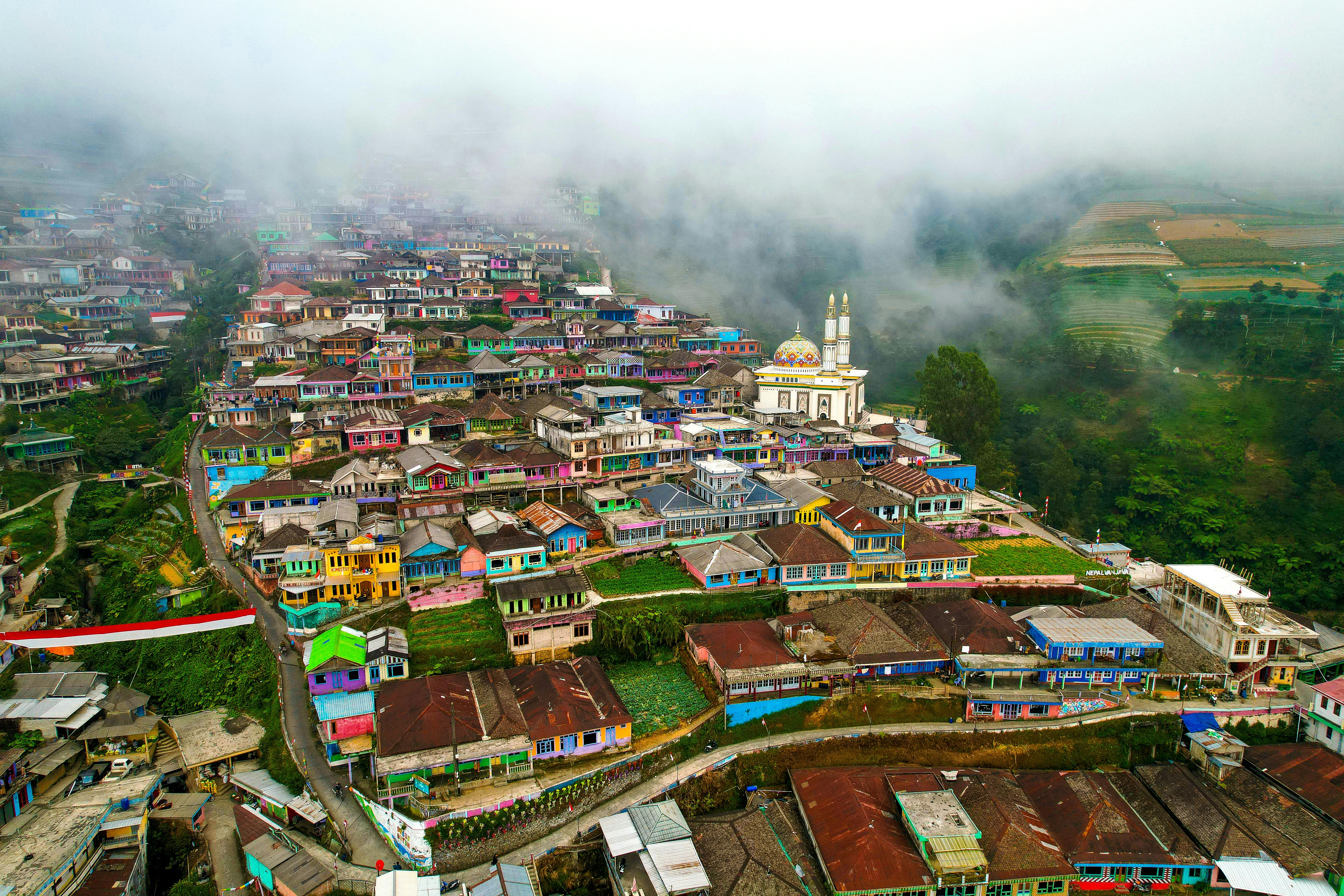 Wisata Gunung, Laut, dan Budaya di Jawa Tengah