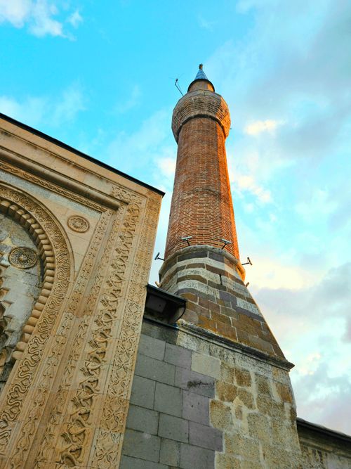 Free Captivating view of the Selimiye Mosque minaret and intricate architecture in Konya, Türkiye, during twilight. Stock Photo