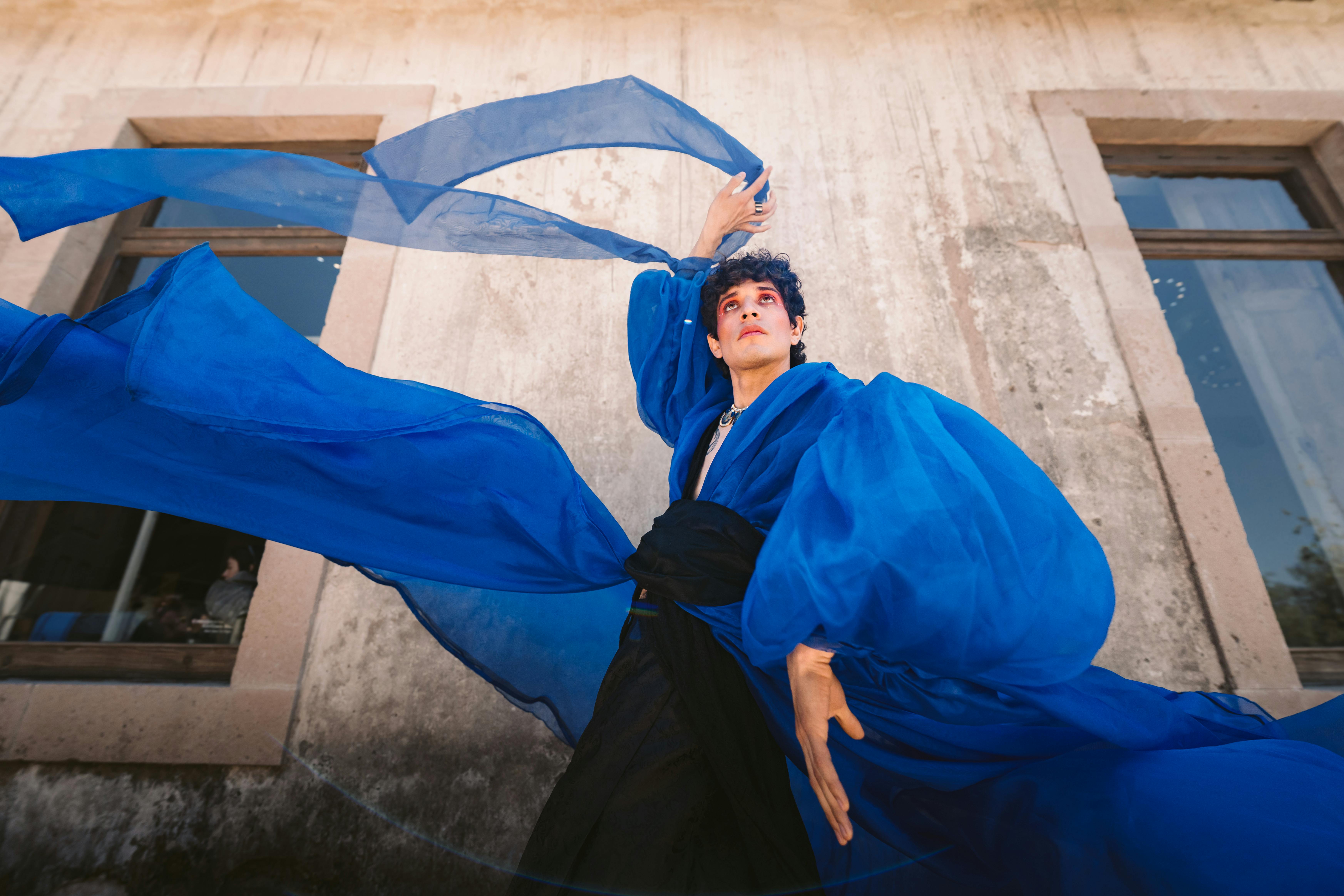 Contemporary Dance: Breaking the Boundaries of Traditional Ballet