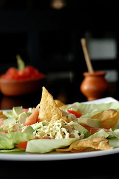 Bol de poke de thon avec sauce sésame et gingembre