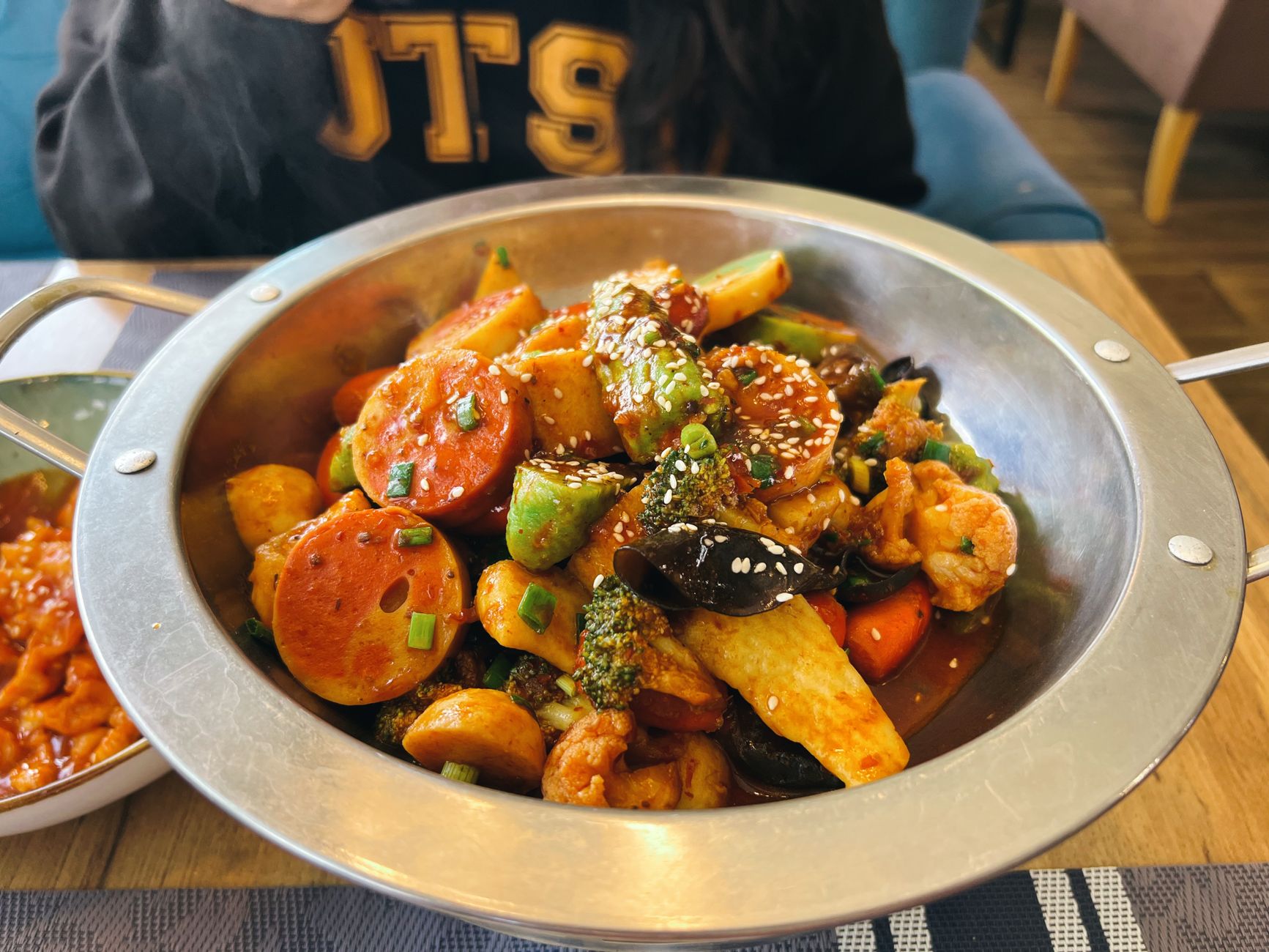 Spicy stir-fry with scallops and fresh vegetables