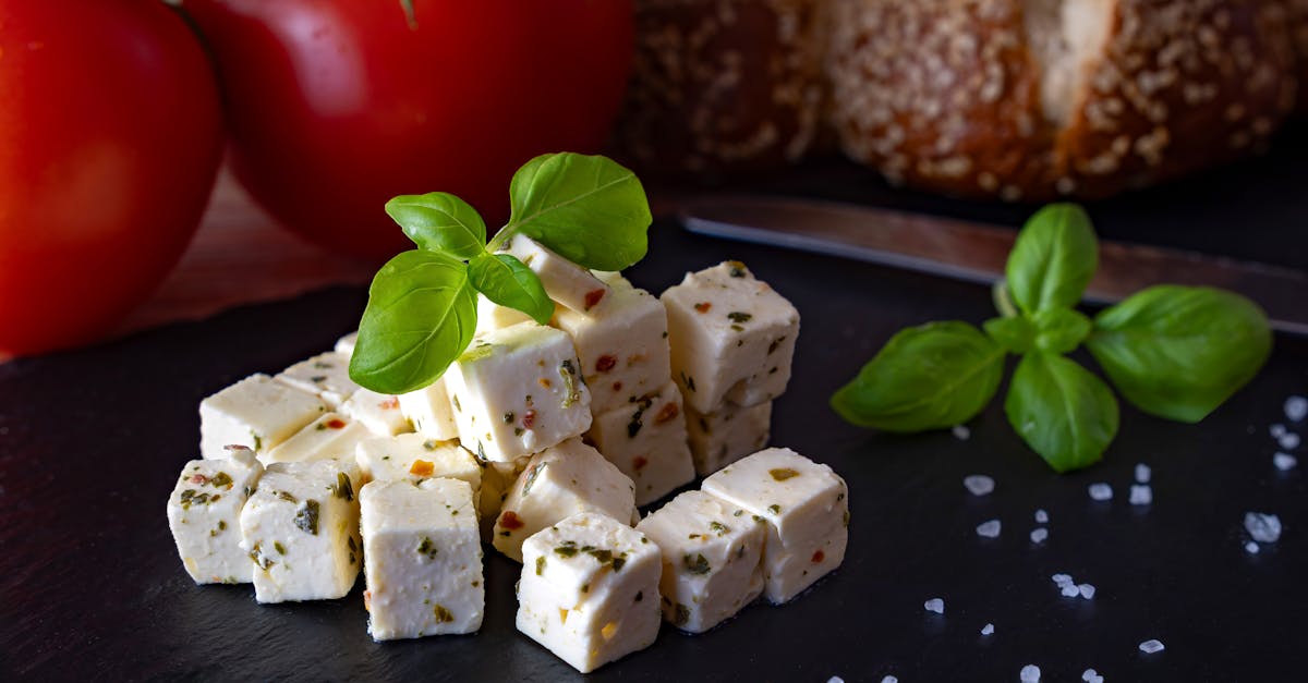 Feta vs Chèvre : Deux Fromages de Caractère