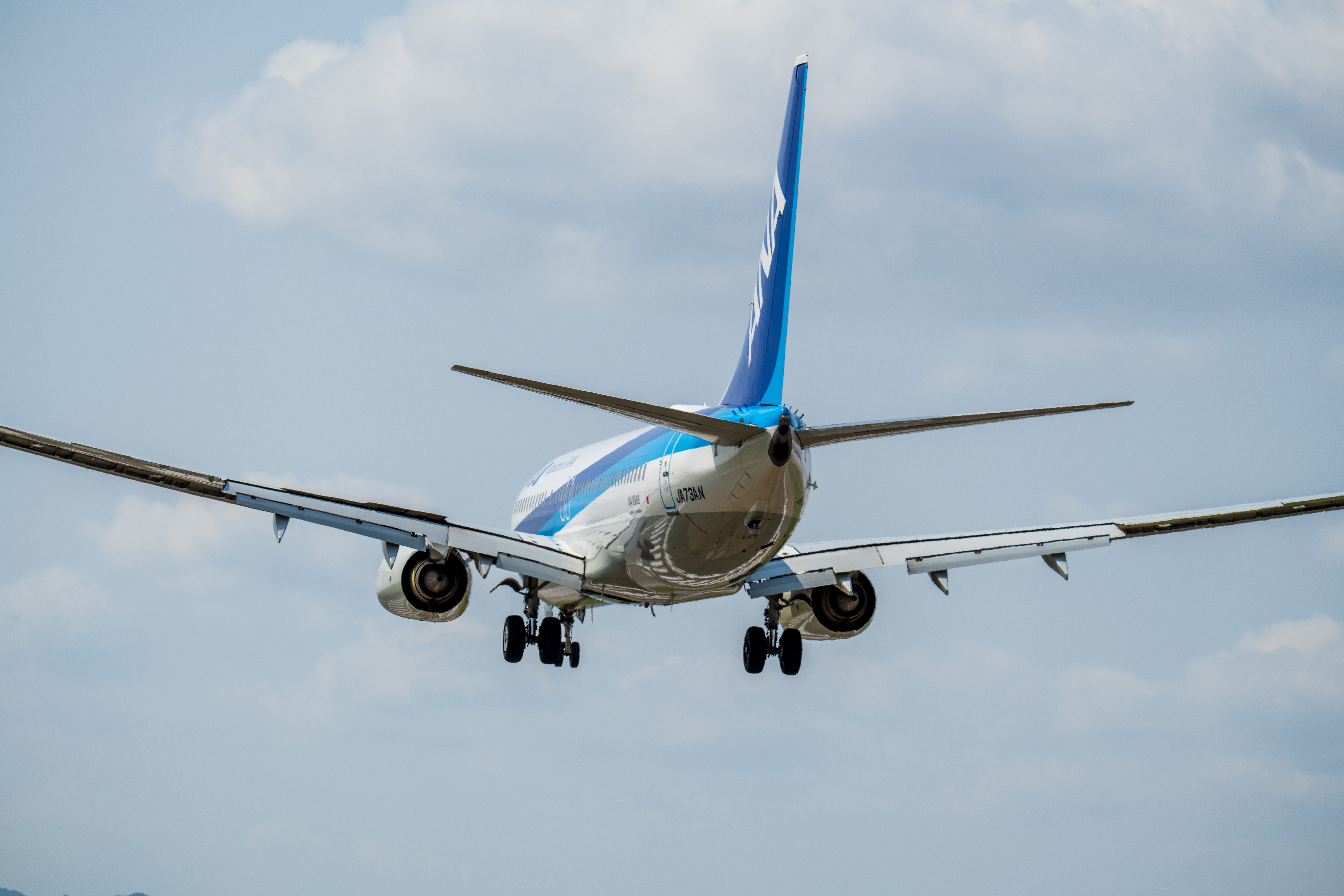 airline miles, frequent flyer, travel rewards, credit card points, airline alliances, Airlines & points — Photo by Guohua Son