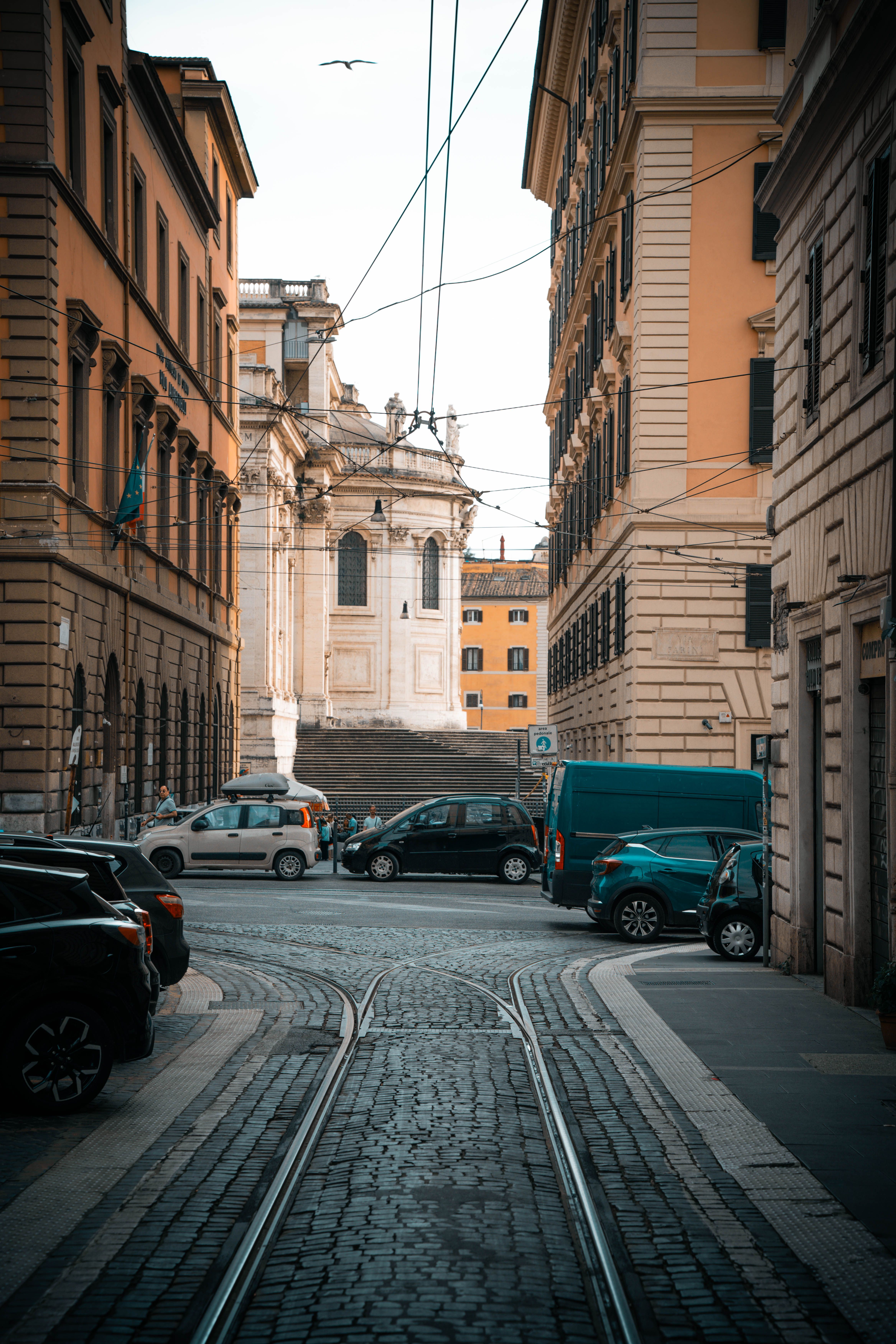 Charming Roman Street with Classic Architecture · Free Stock Photo
