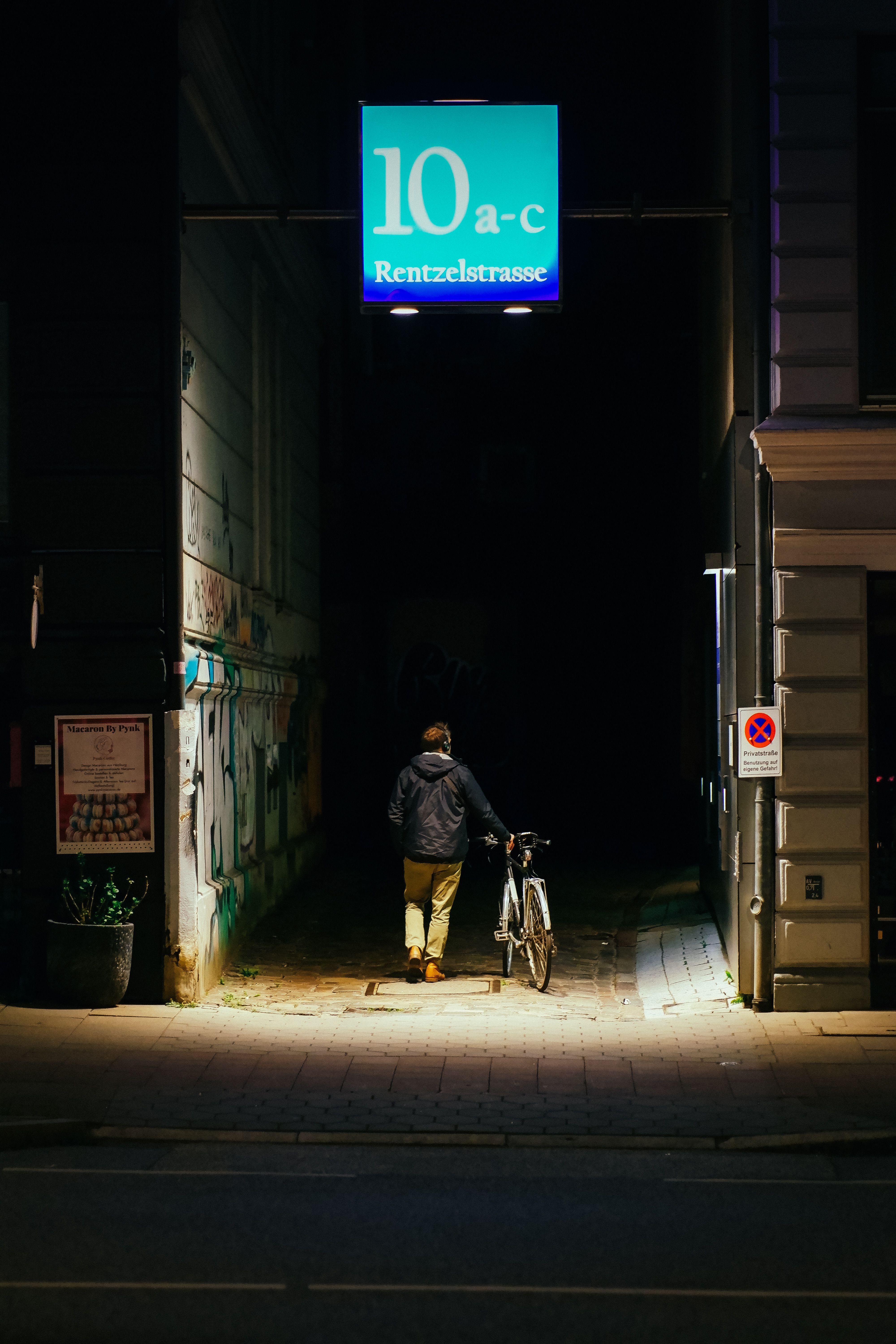 Éclairage vélo en ville : ce que la loi impose vraiment et ce qui sauve réellement la vie 