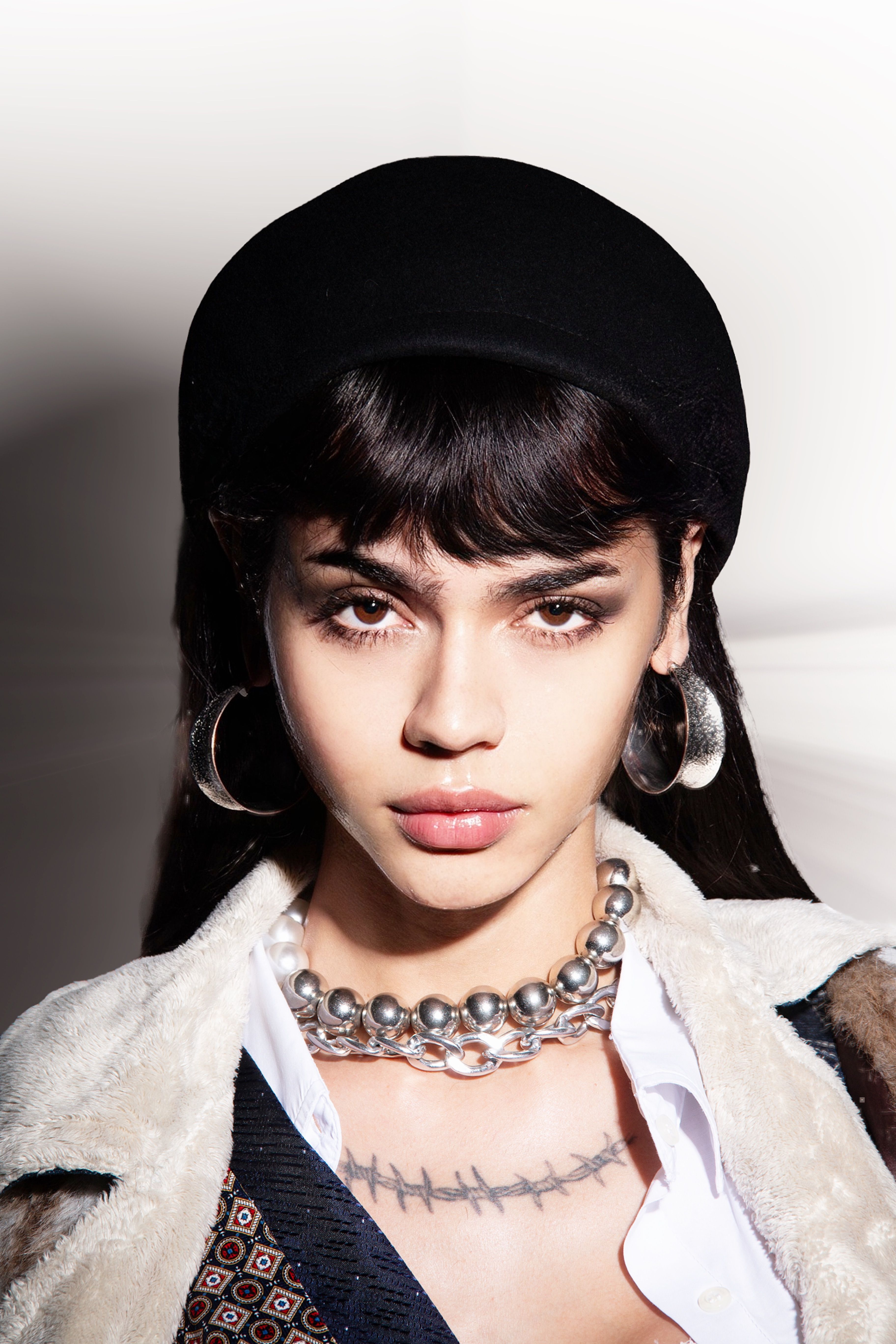 Modern portrait of a stylish young woman with bold accessories in São Paulo, Brazil.
