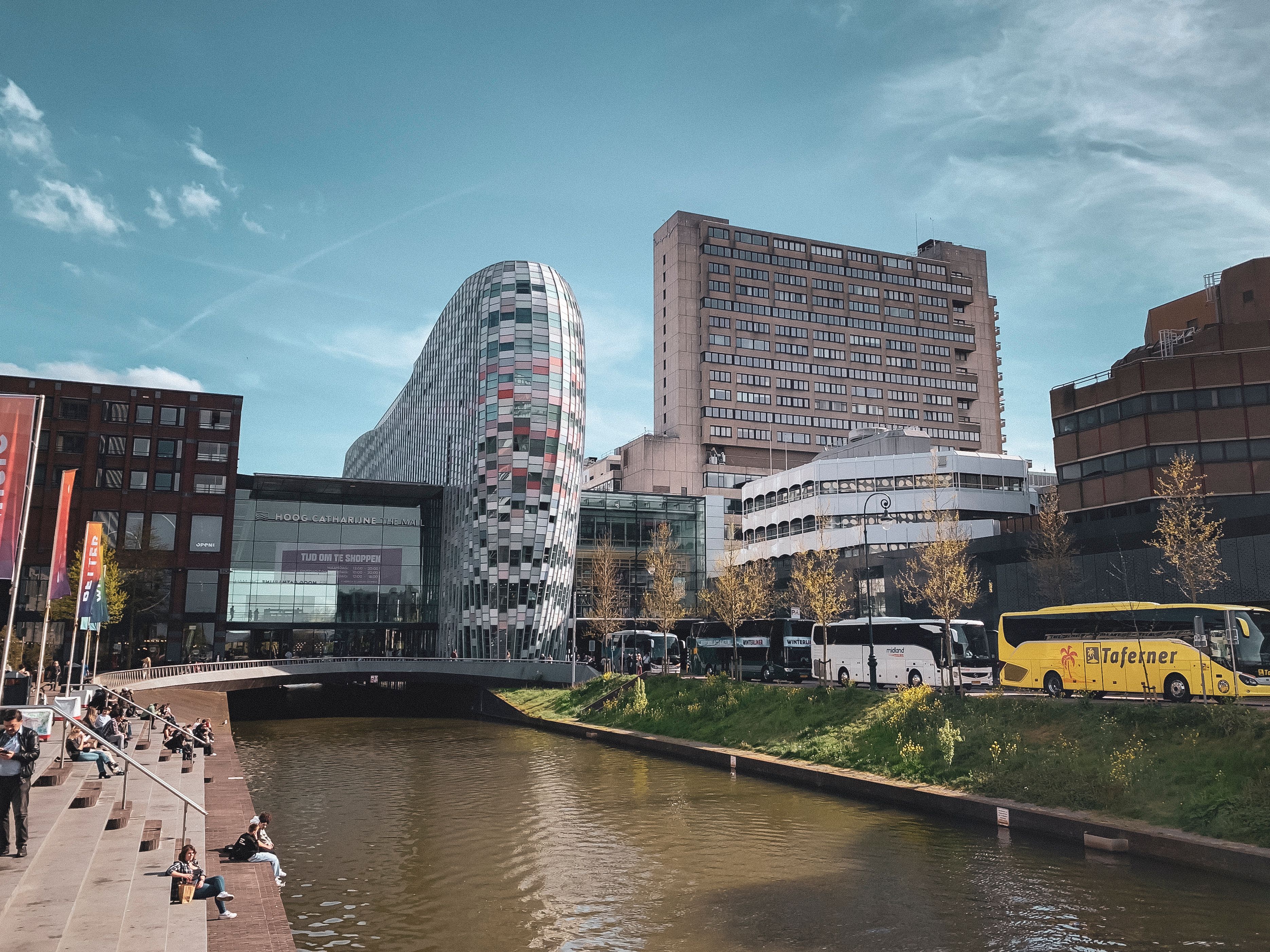 Mercados de Amsterdam: tenha euros em espécie e o cartão Wise para qualquer situação Mercado de rua em Amsterdam Holanda - dinheiro e cartão Wise conta internacional 2026