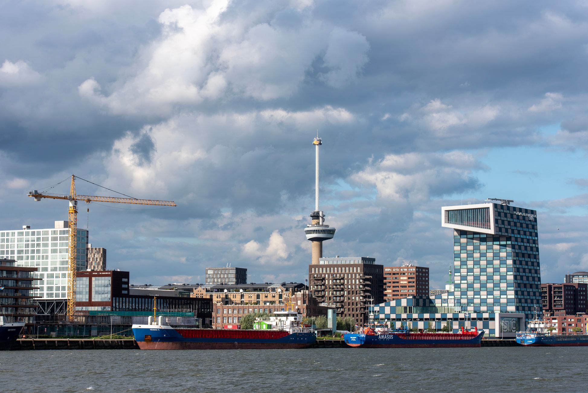 Havenslib bedreigt historisch schip ss Rotterdam