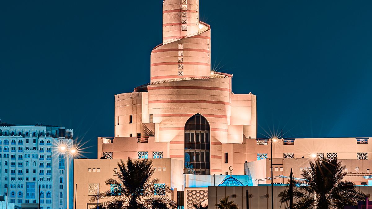 Doha skyline at dusk with modern towers reflecting in the water, Qatar Airways stopover destination