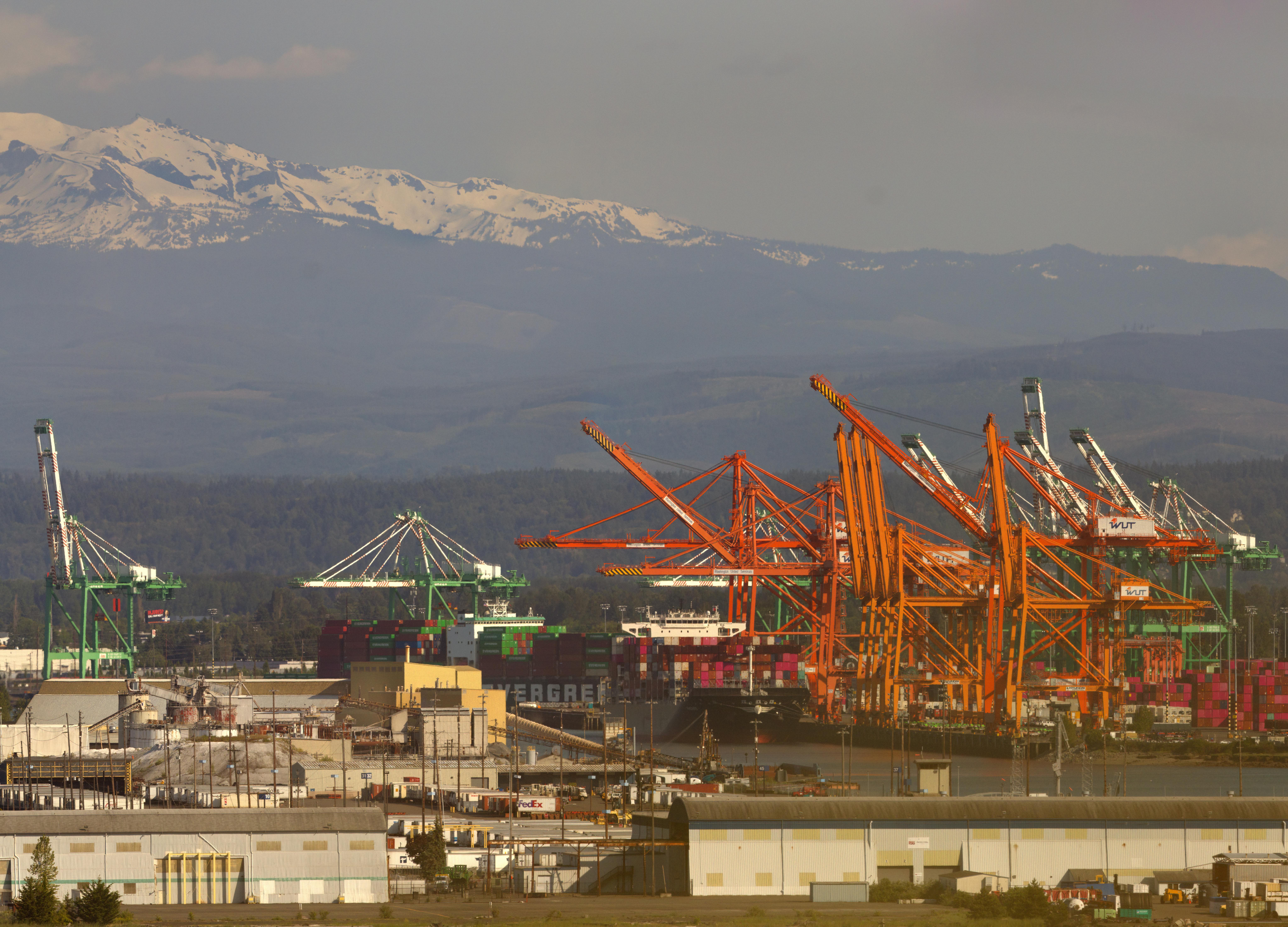 Living in Tacoma Washington: Honest Pros and Cons 2026
