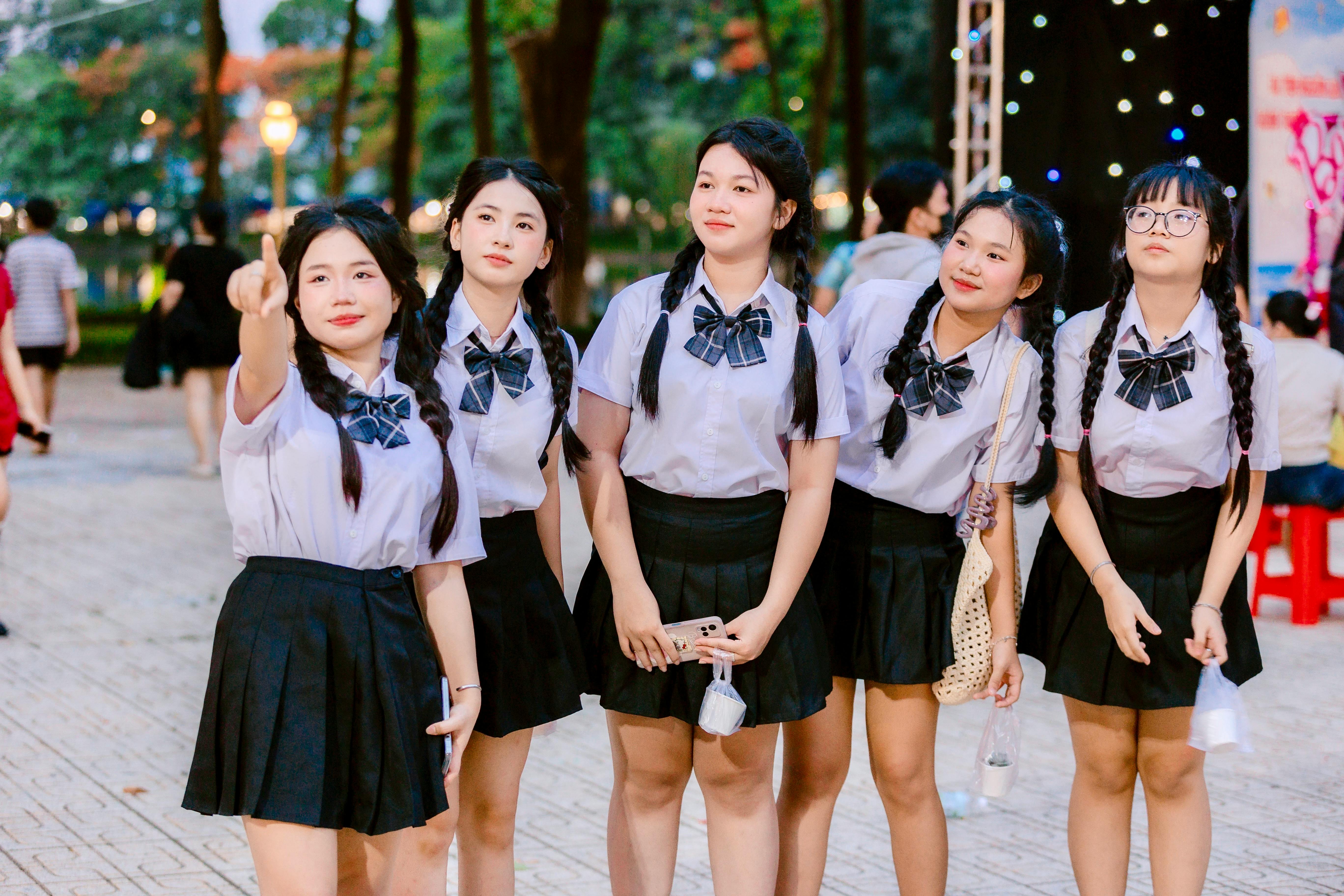 249. Gaya Fashion Remaja untuk Acara Sekolah