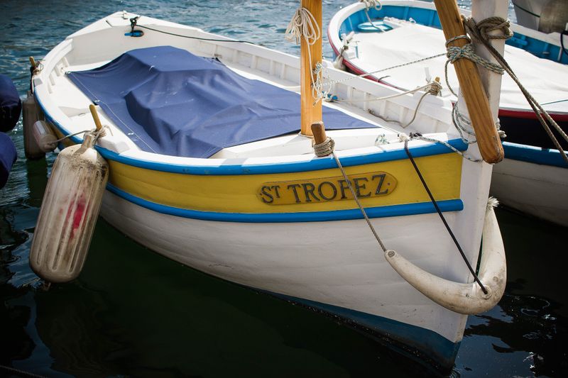 Barcă tradițională în portul din Saint-Tropez