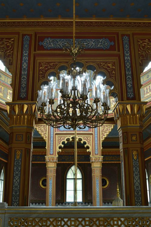 Free Stunning ornate chandelier in a richly decorated architectural interior. Stock Photo