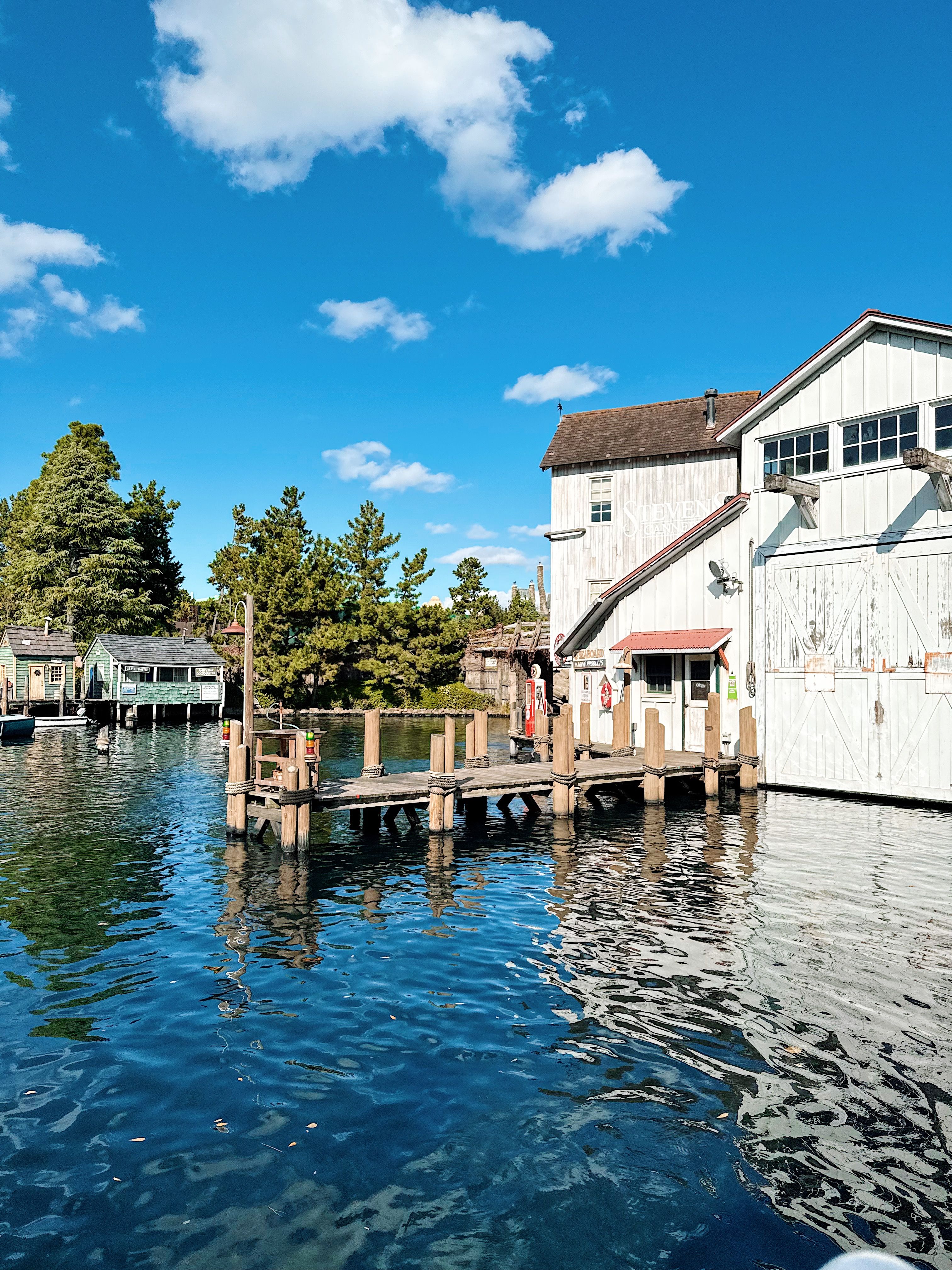 Charming Waterfront Dock and Rustic Boathouse · Free Stock Photo