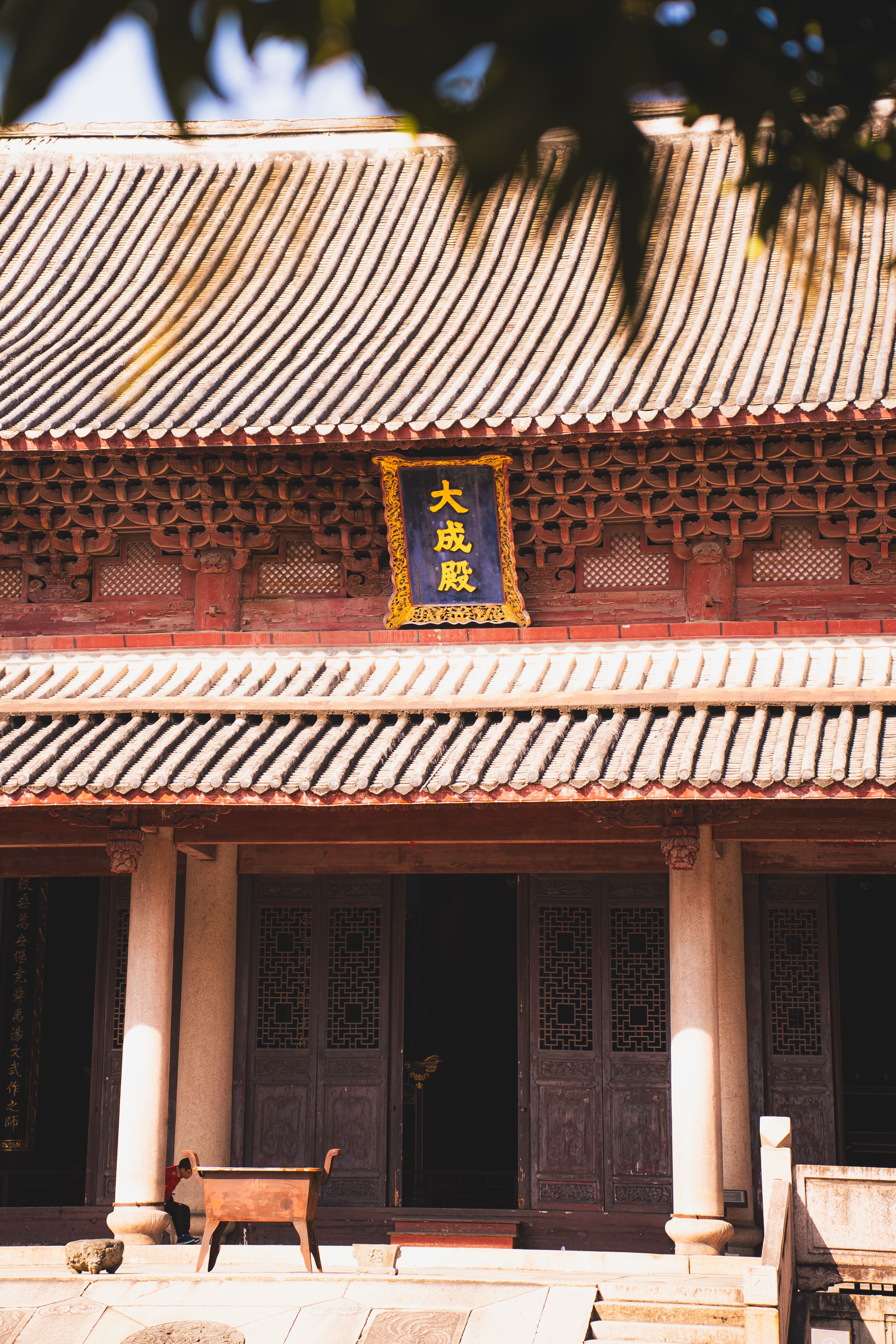 templo-asi-tico-tradicional-com-arquitetura-complexa-foto