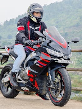 First look of Ranbir Kapoor in Dhoom 4.  Bollywood star in action movie role.  Dhoom 4 Ranbir Kapoor.