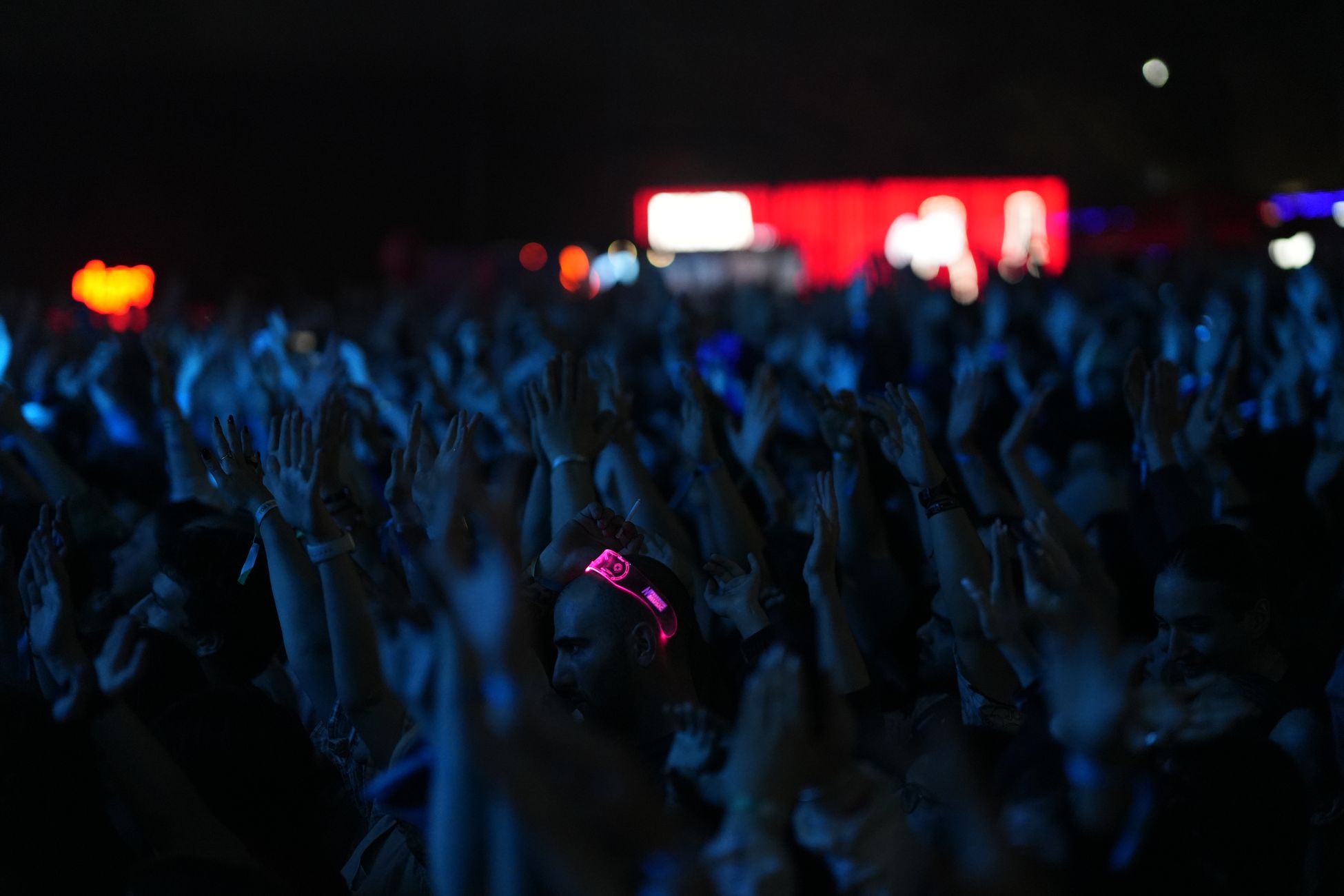Zara Larsson viert midzomerfeest op Pinkpop, stortbui bij slotact
