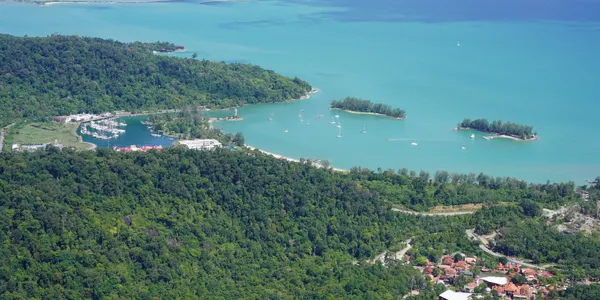 Snorkeling dans les eaux claires de Langkawi