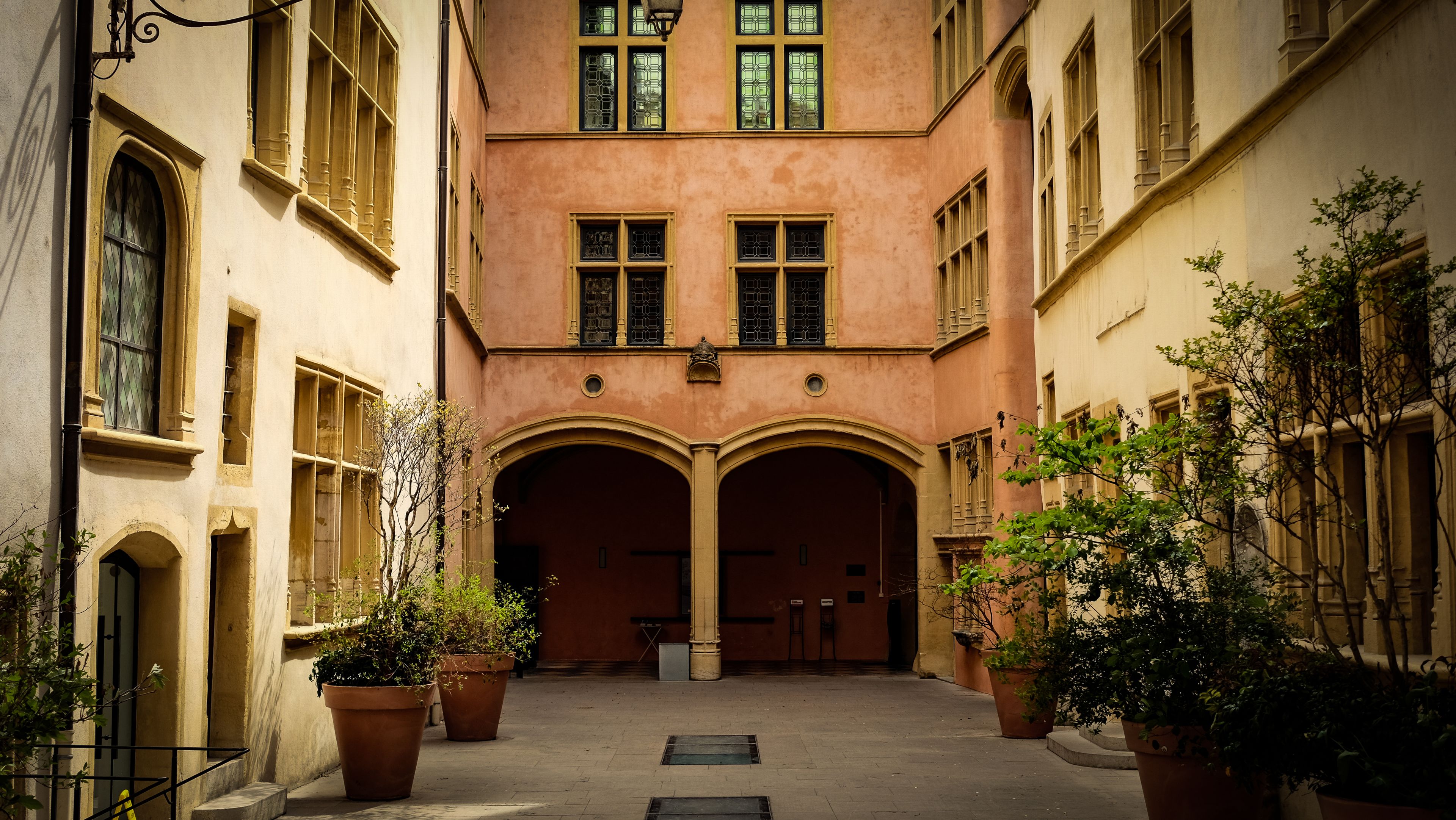 Lyon traboule passageway