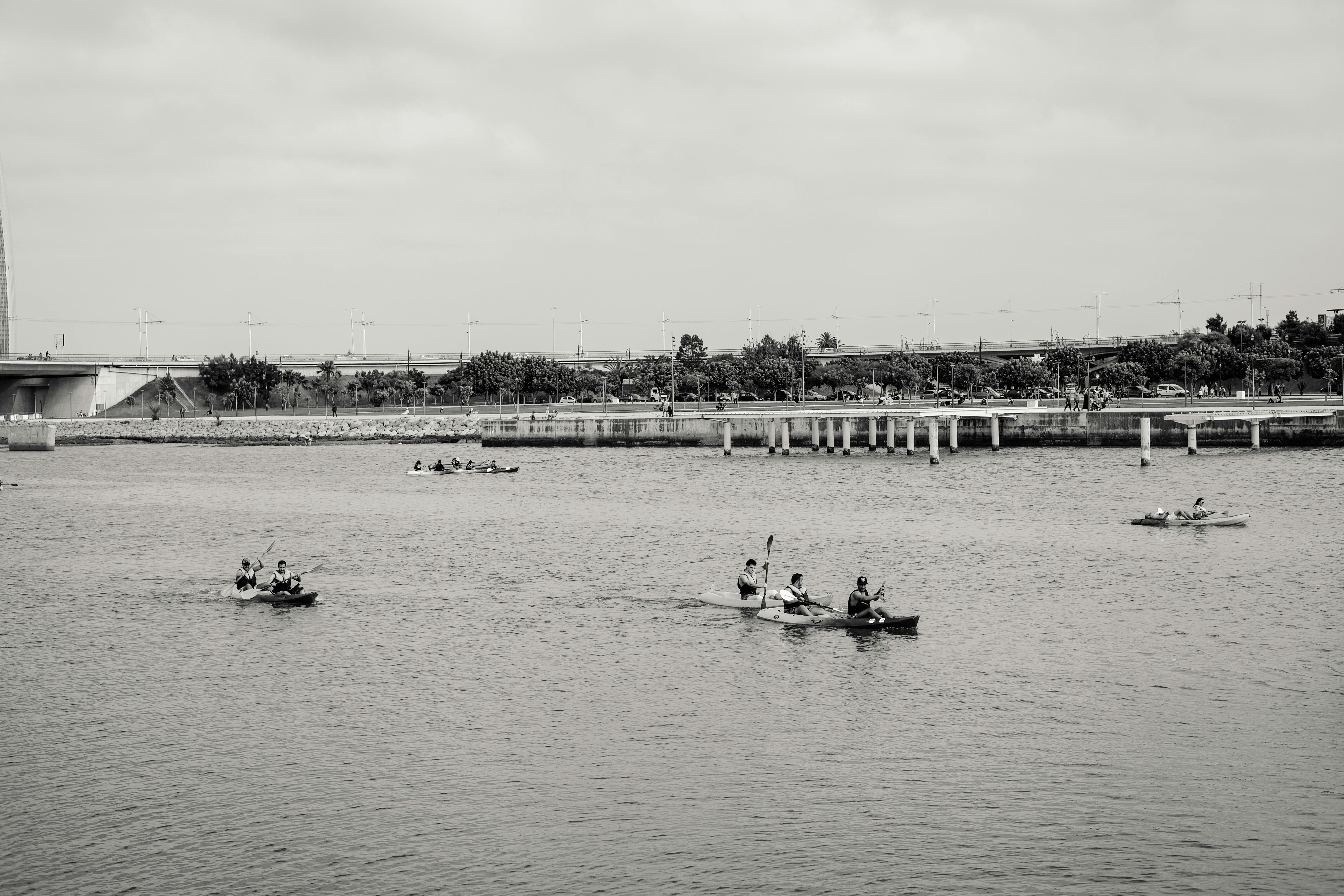 https://www.pexels.com/photo/kayakers-on-bouregreg-river-in-rabat-morocco-32402597/