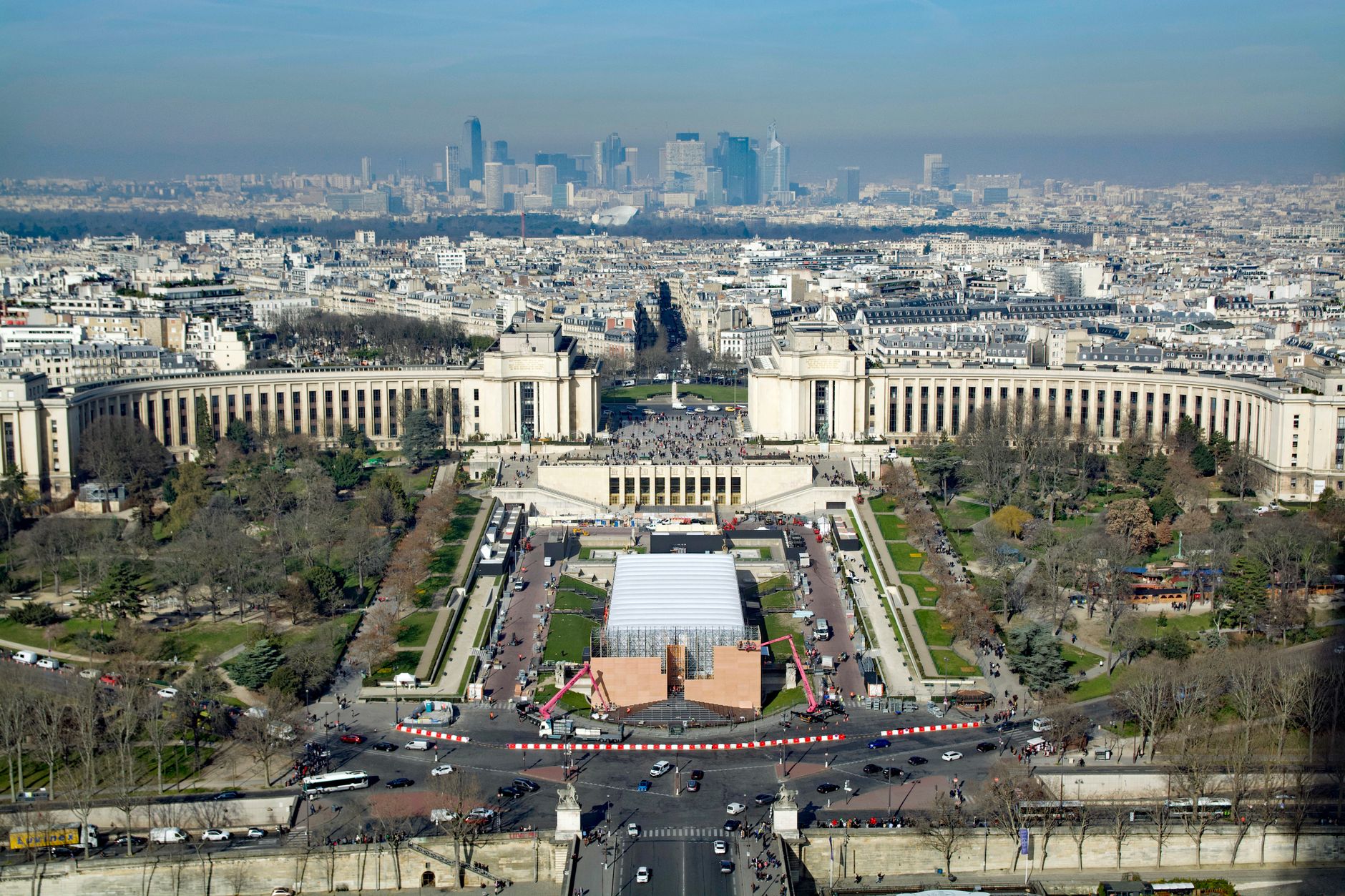 Paris silüeti ve savunma güvenlik konsepti