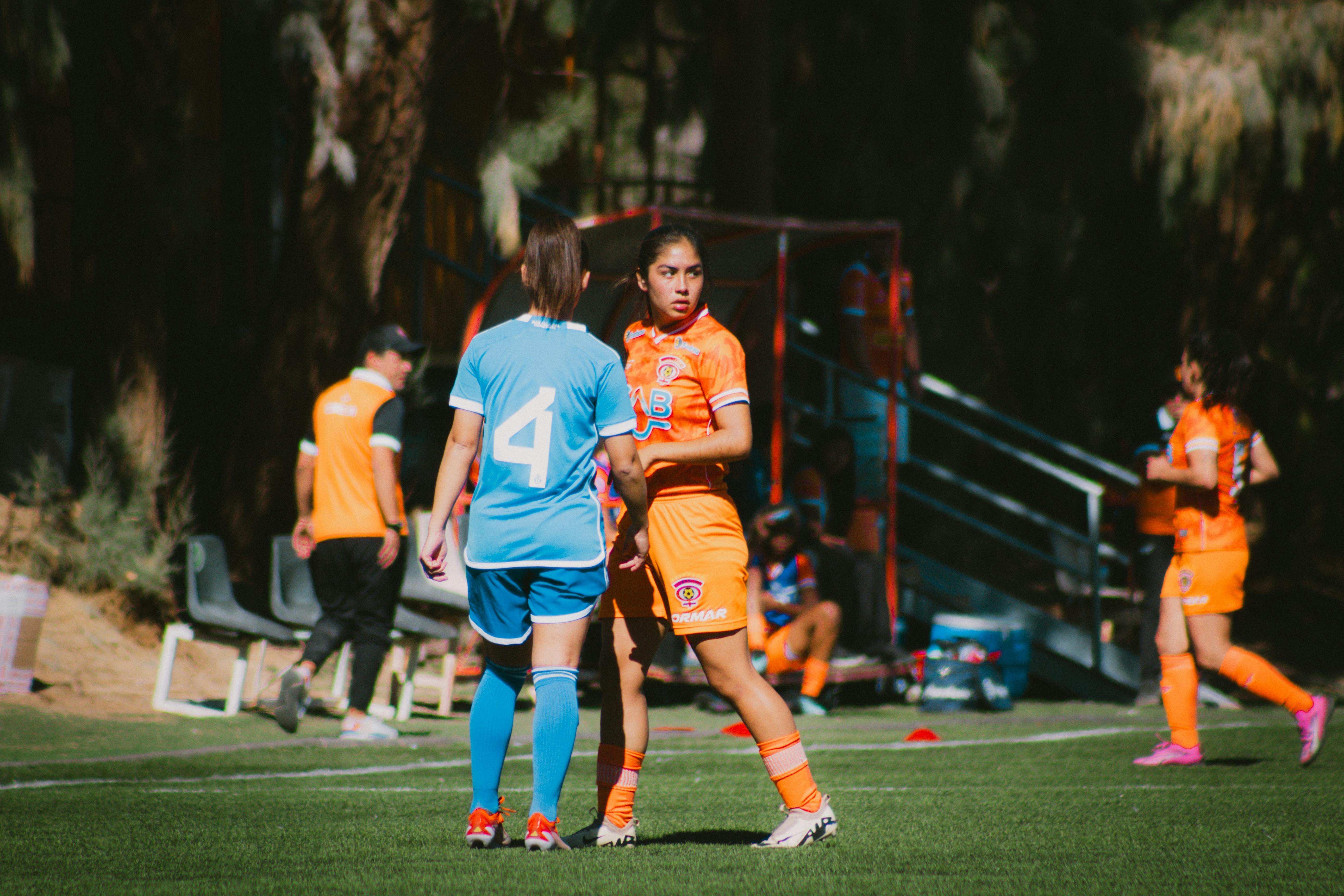 Action shot of a women's football match on a sunny day in Chile.