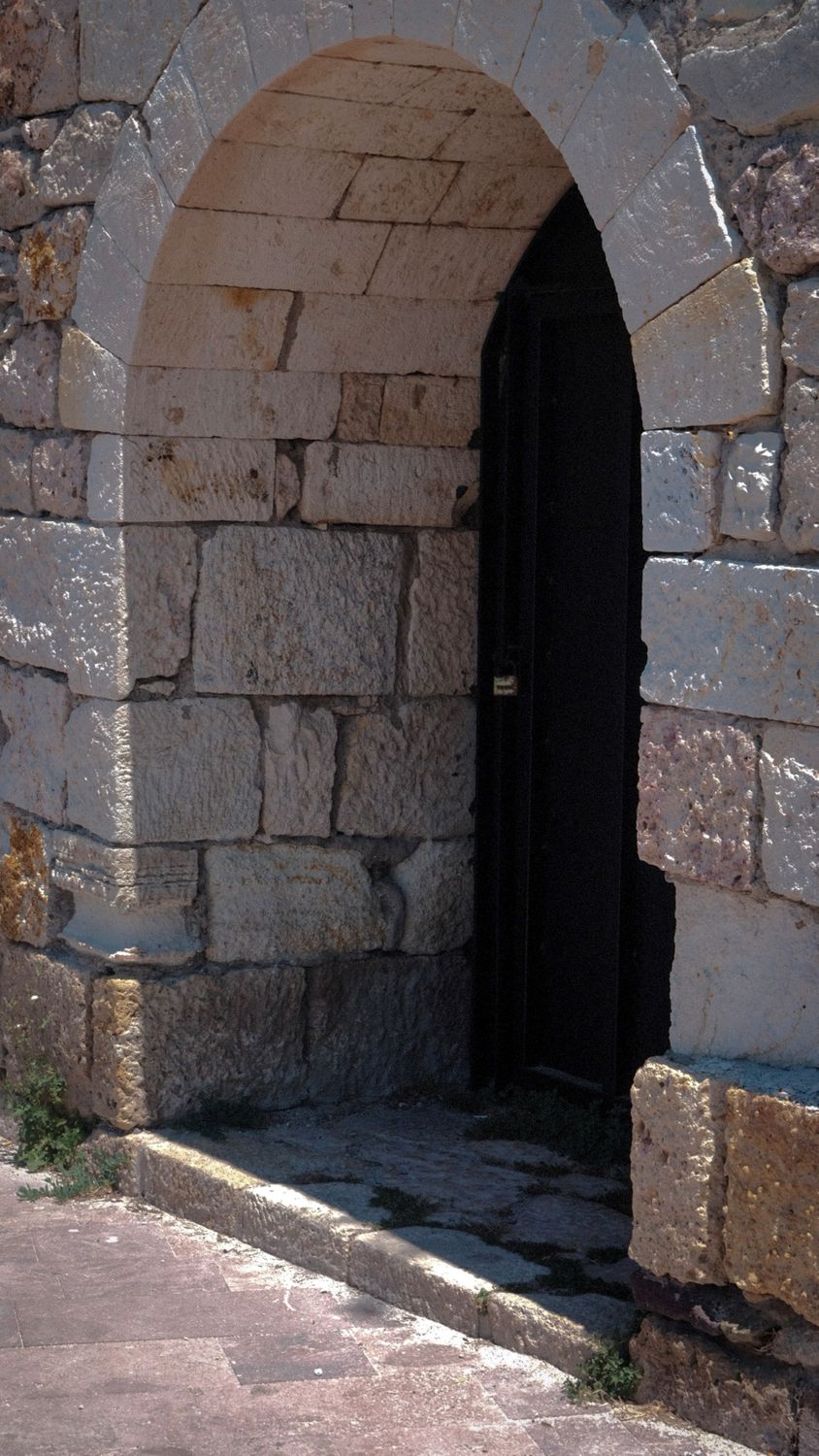 Ancient Stone Archway with Textured Blocks · Free Stock Photo