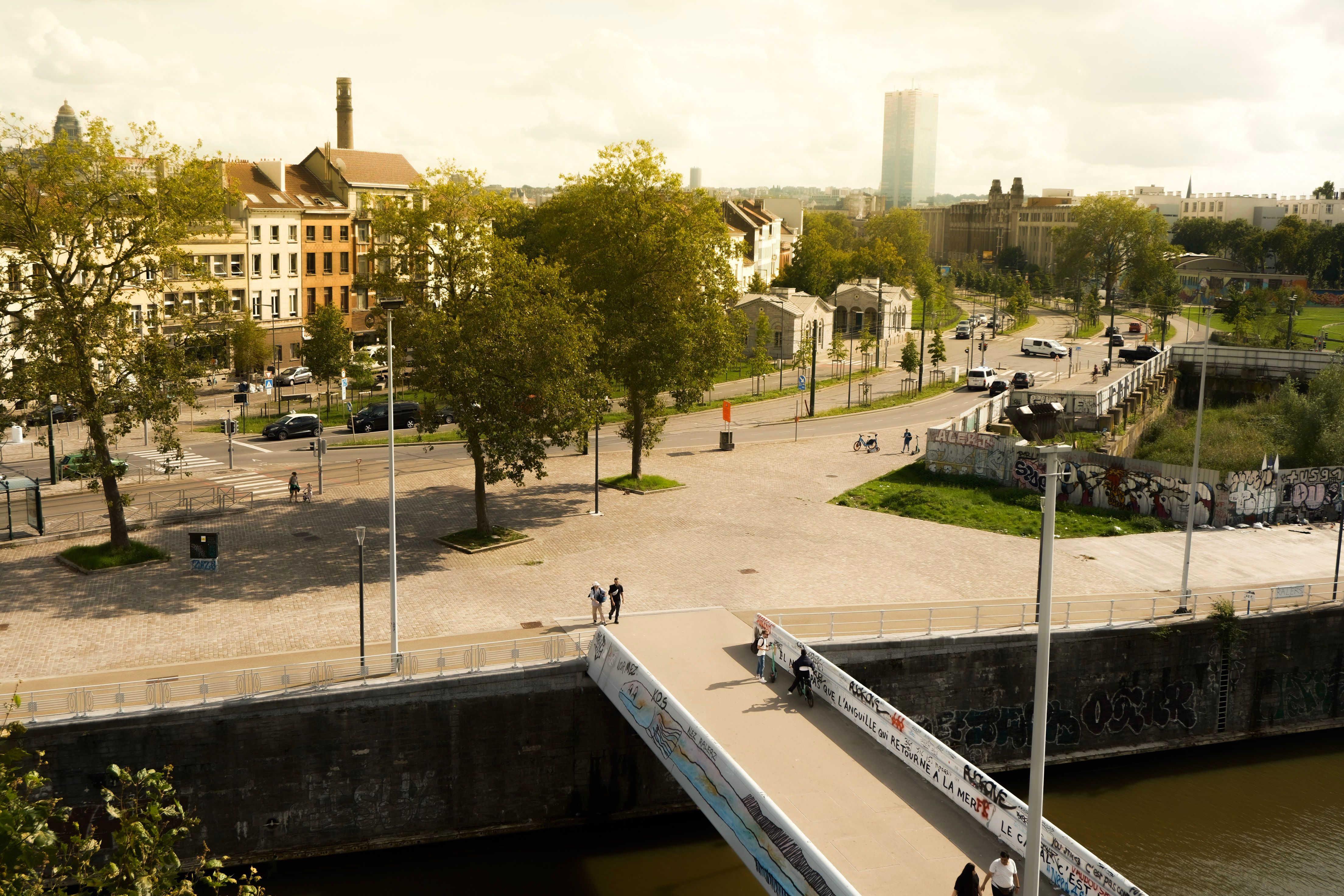 Scenic Urban View with Bridge and Buildings · Free Stock Photo
