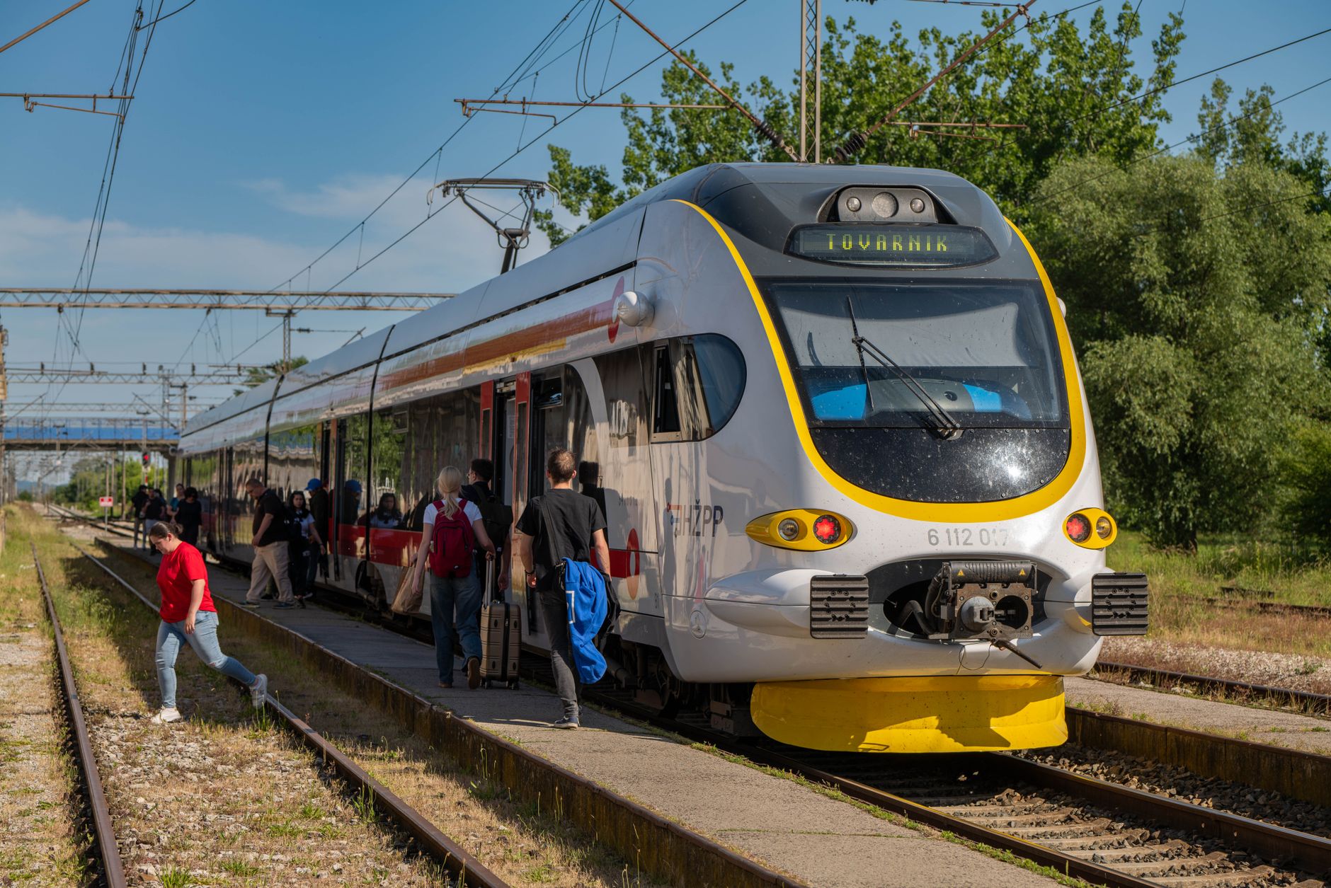 Elevii din Alba Iulia călătoresc gratuit cu trenul în anul școlar 2026-2027