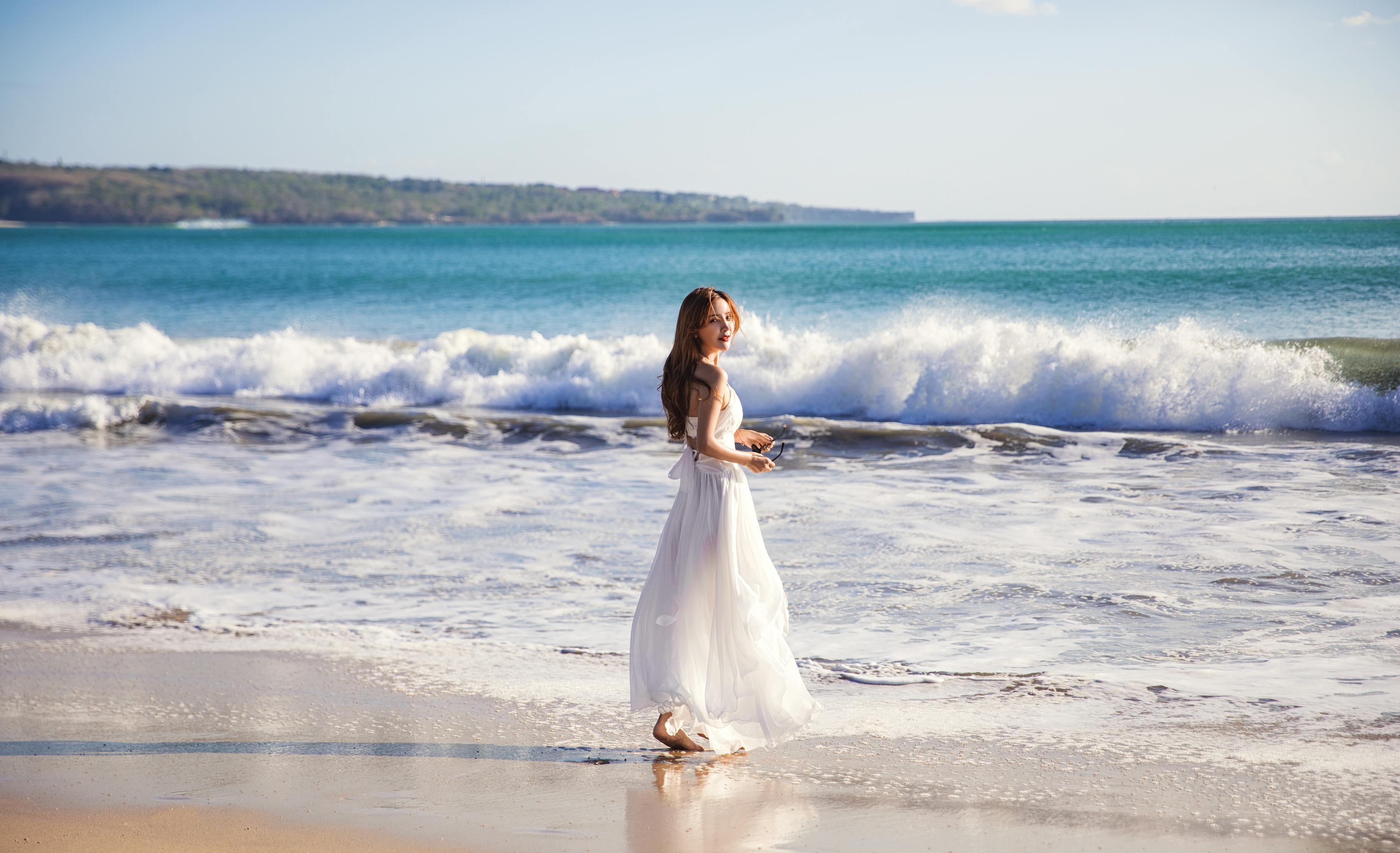 新款海边度假V领性感露背沙滩裙酒红色连衣裙长裙F266-阿里巴巴