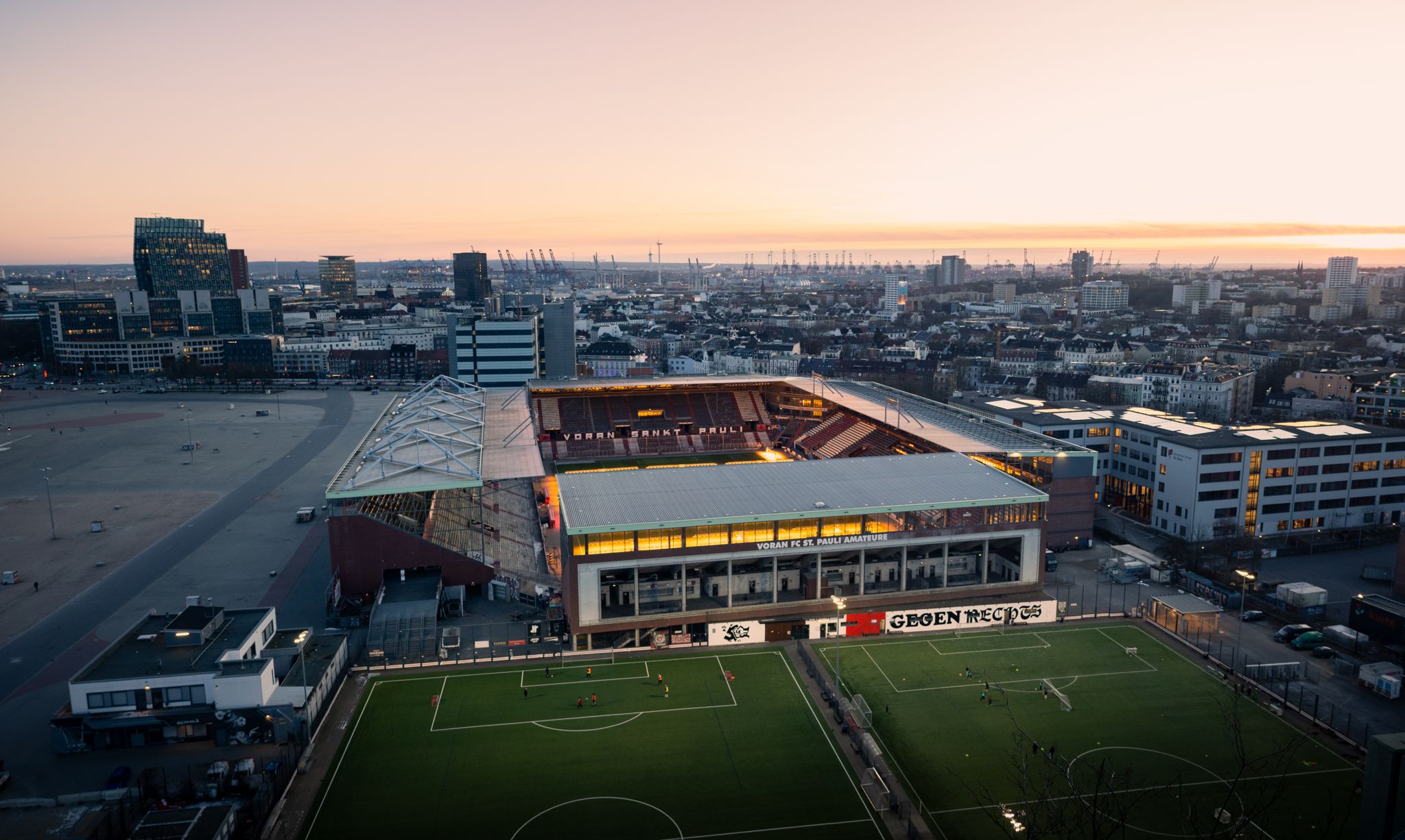 Minister Sterk bezoekt Oranje op WK voetbal
