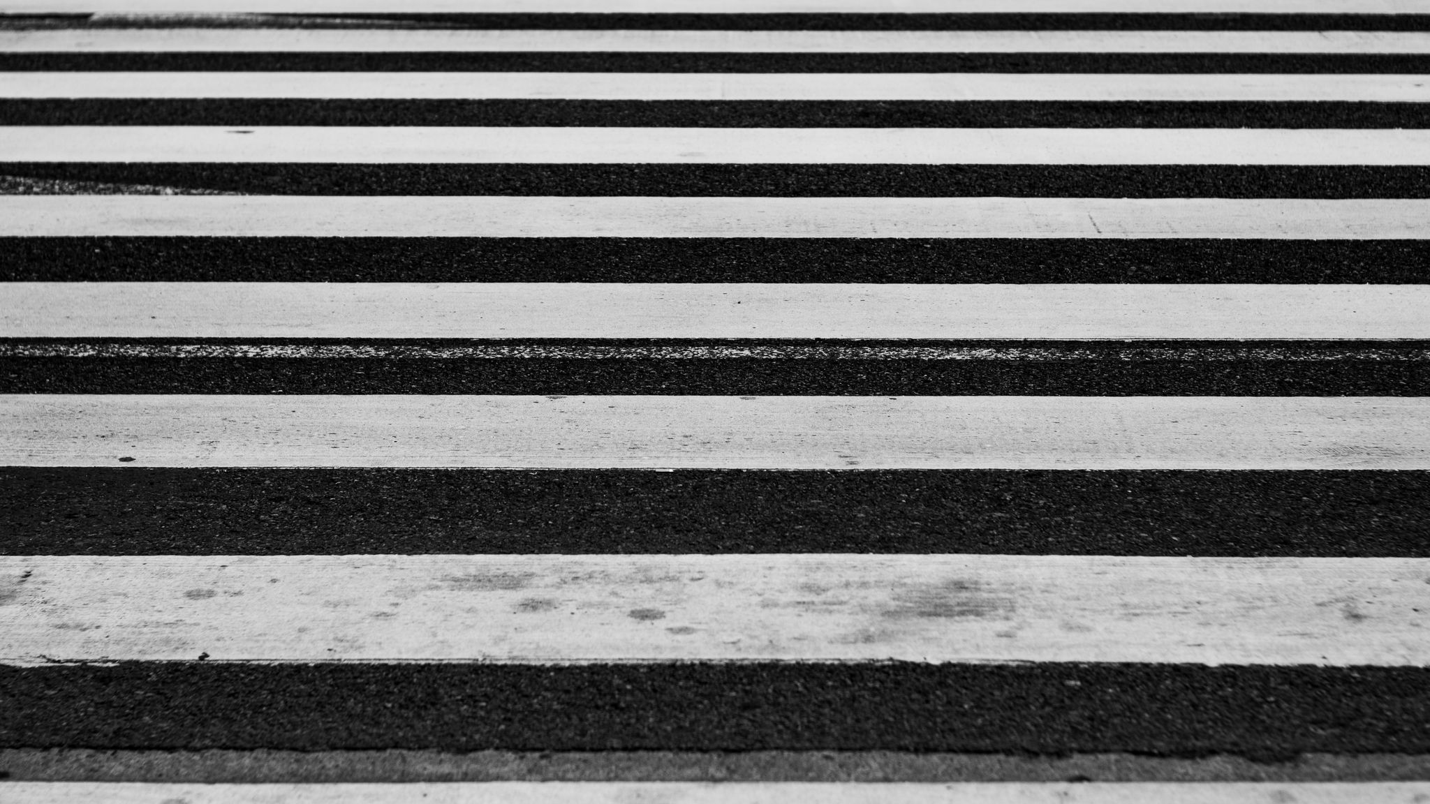Zebrapad in Valburg geplaatst op verzoek provinciebestuurder