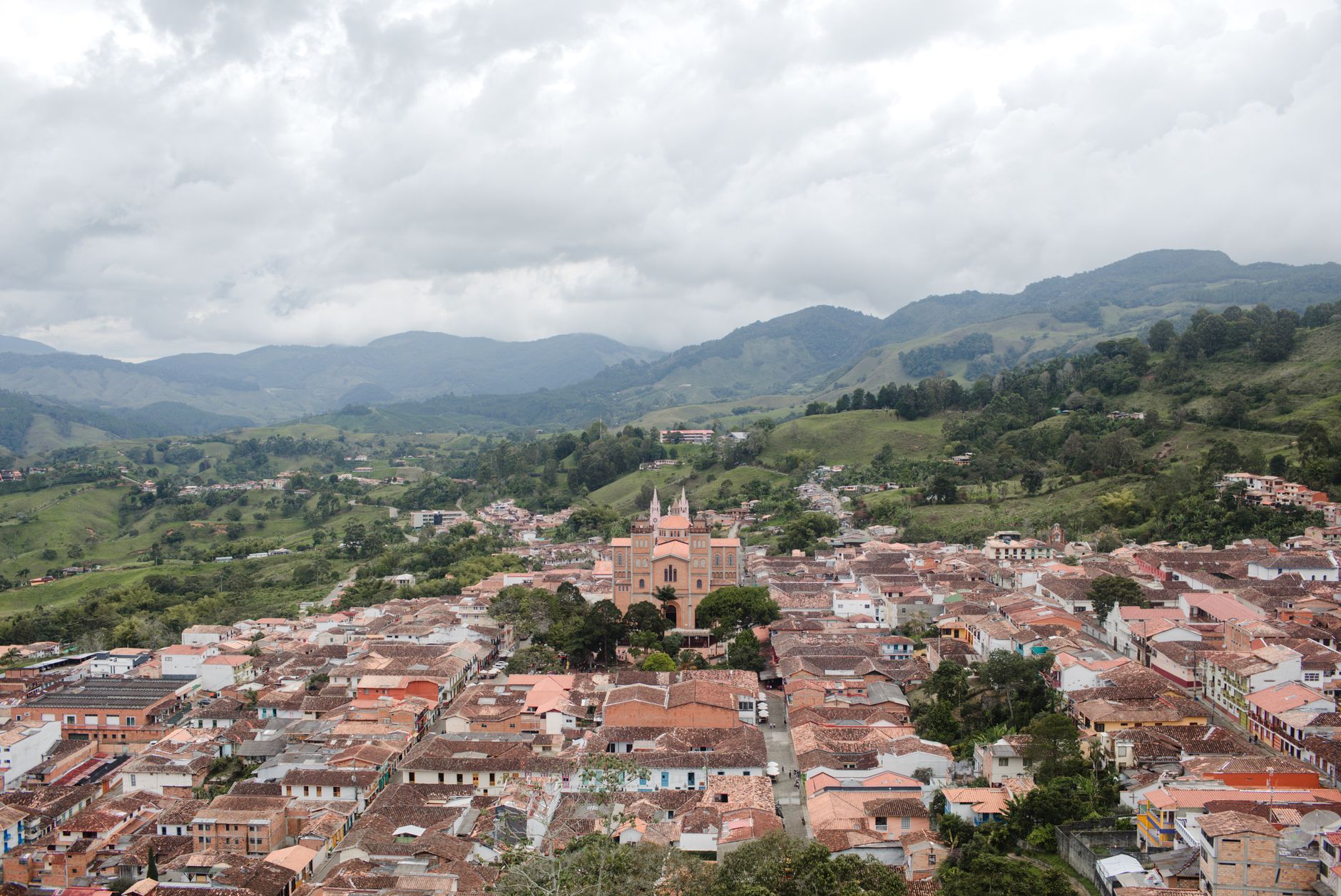 Discover the charming landscapes and historic architecture of Jericó, nestled in Colombia's Andes.