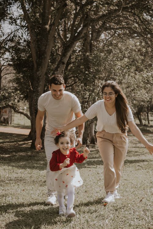 Free Happy family with child enjoying a sunny day in a São Paulo park. Stock Photo