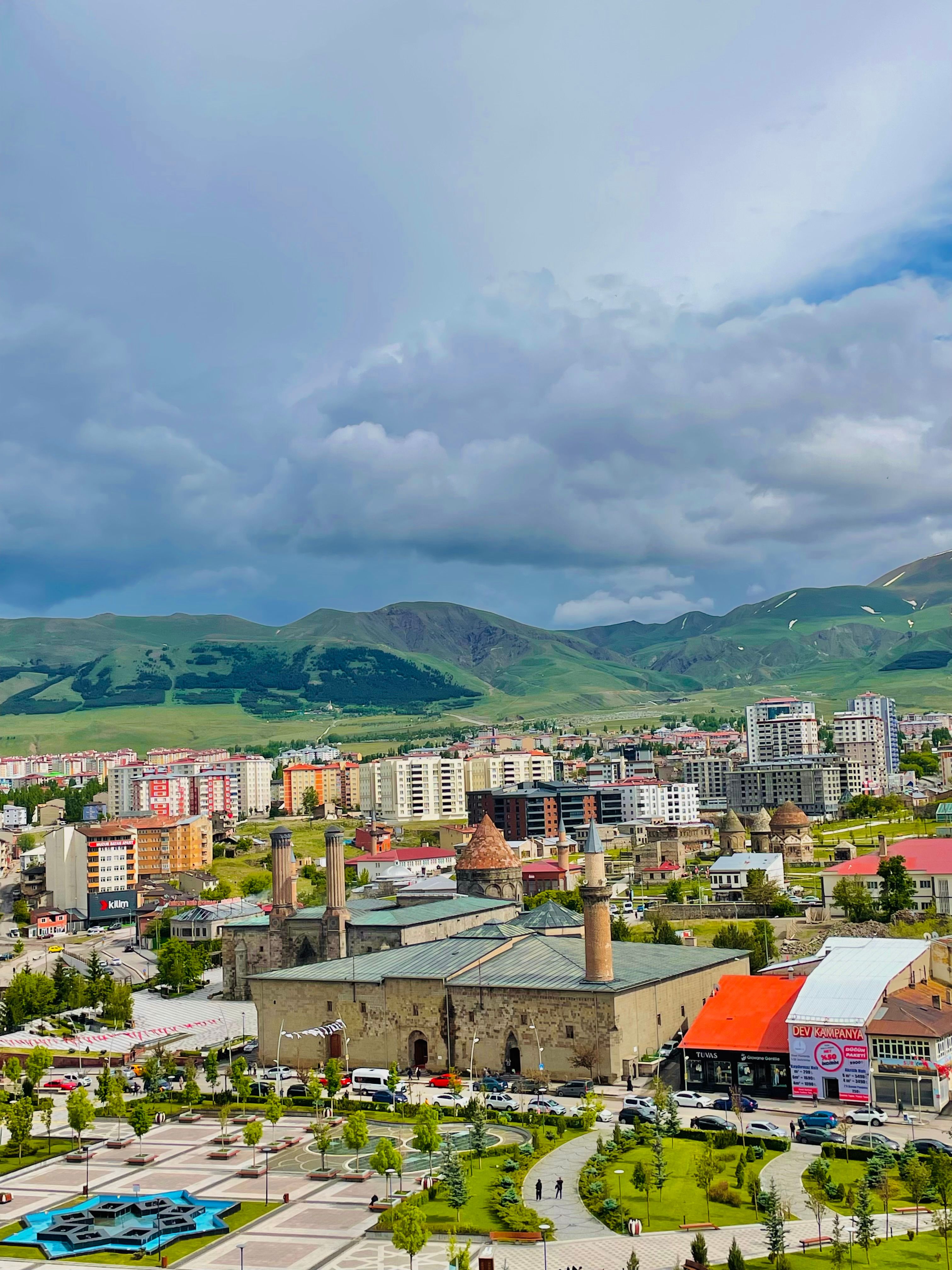 A breathtaking aerial view of Kars with a prominent mosque and scenic mountains.