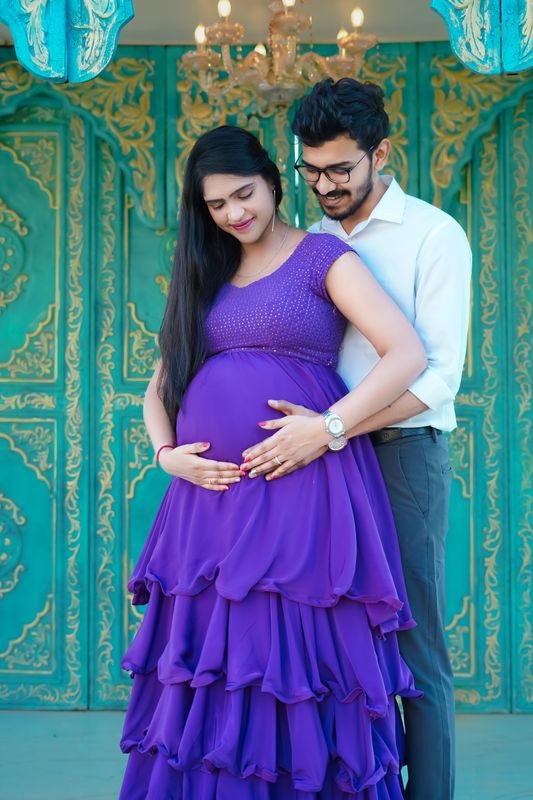 Professional modest maternity photoshoot sample