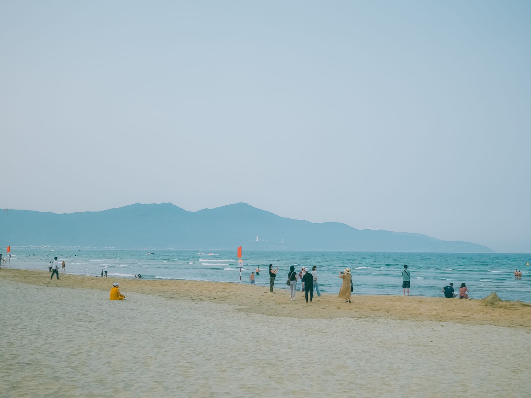 da nang my khe beach white sand south china sea vietnam