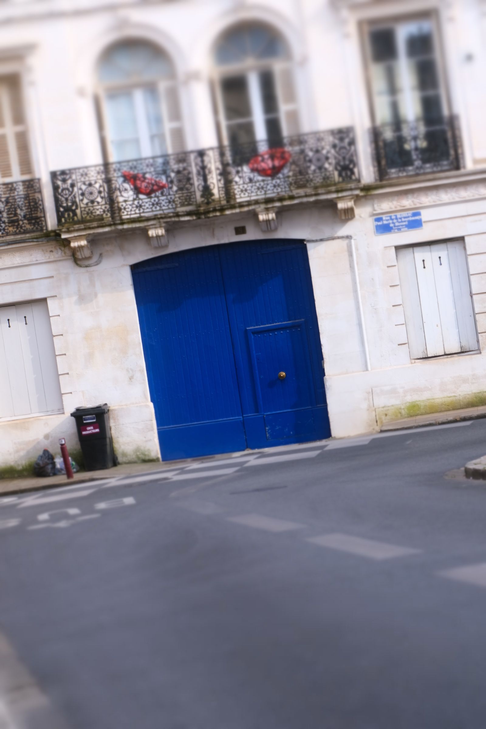 Porte bleu