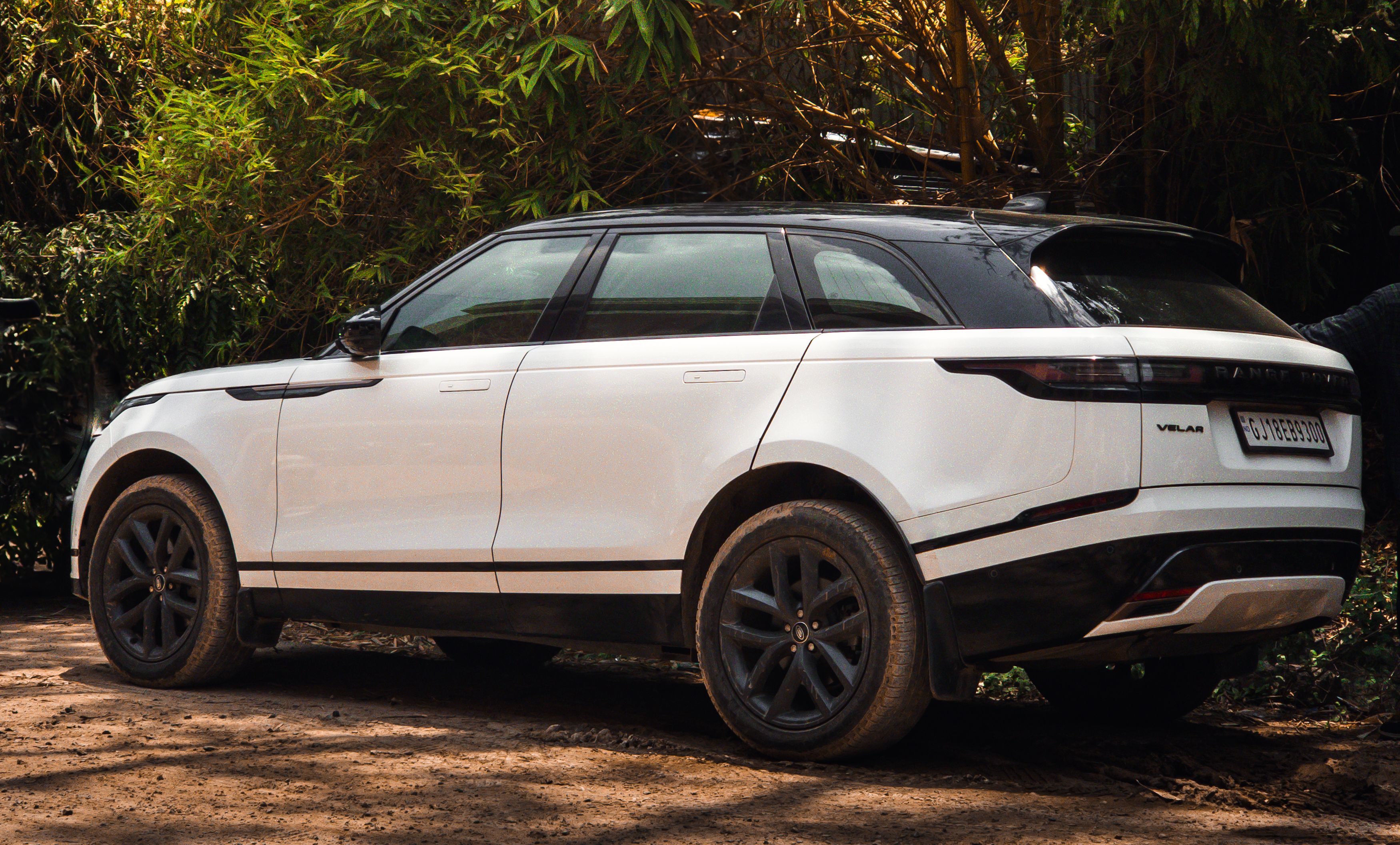Mobil Range Rover Velar · Foto Stok Gratis