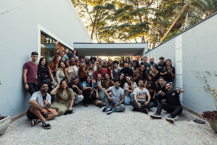 A large group of colleagues gathered outside a building for a photo, photo by Matheus Bertelli on Pexels