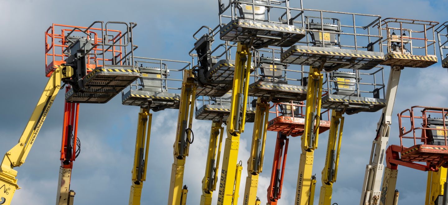 Piattaforme aeree di lavoro pronte per il noleggio