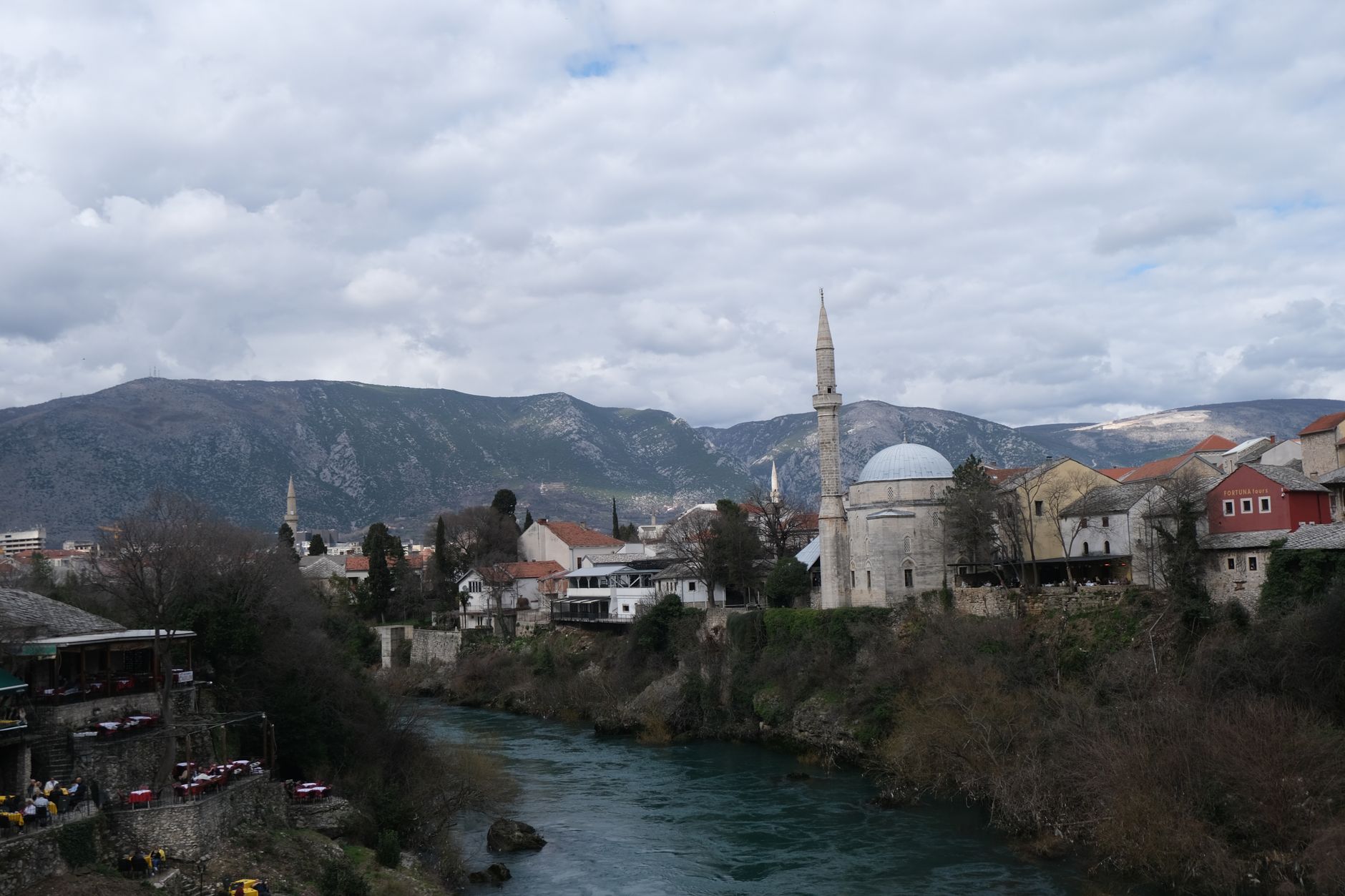 Menjelajahi Desa Mostar Bosnia: Pesona Jembatan Stari Most yang Mengagumkan