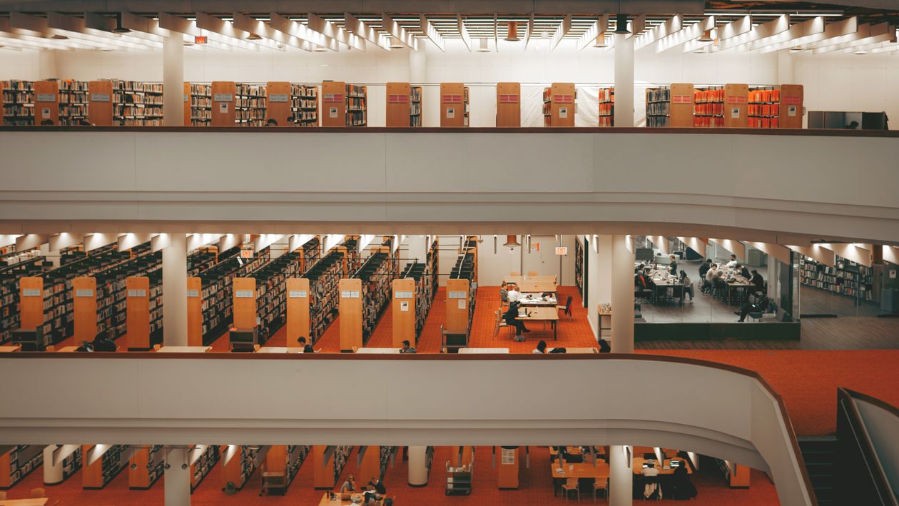 Modern Multi-level Library Interior in Toronto · Free Stock Photo