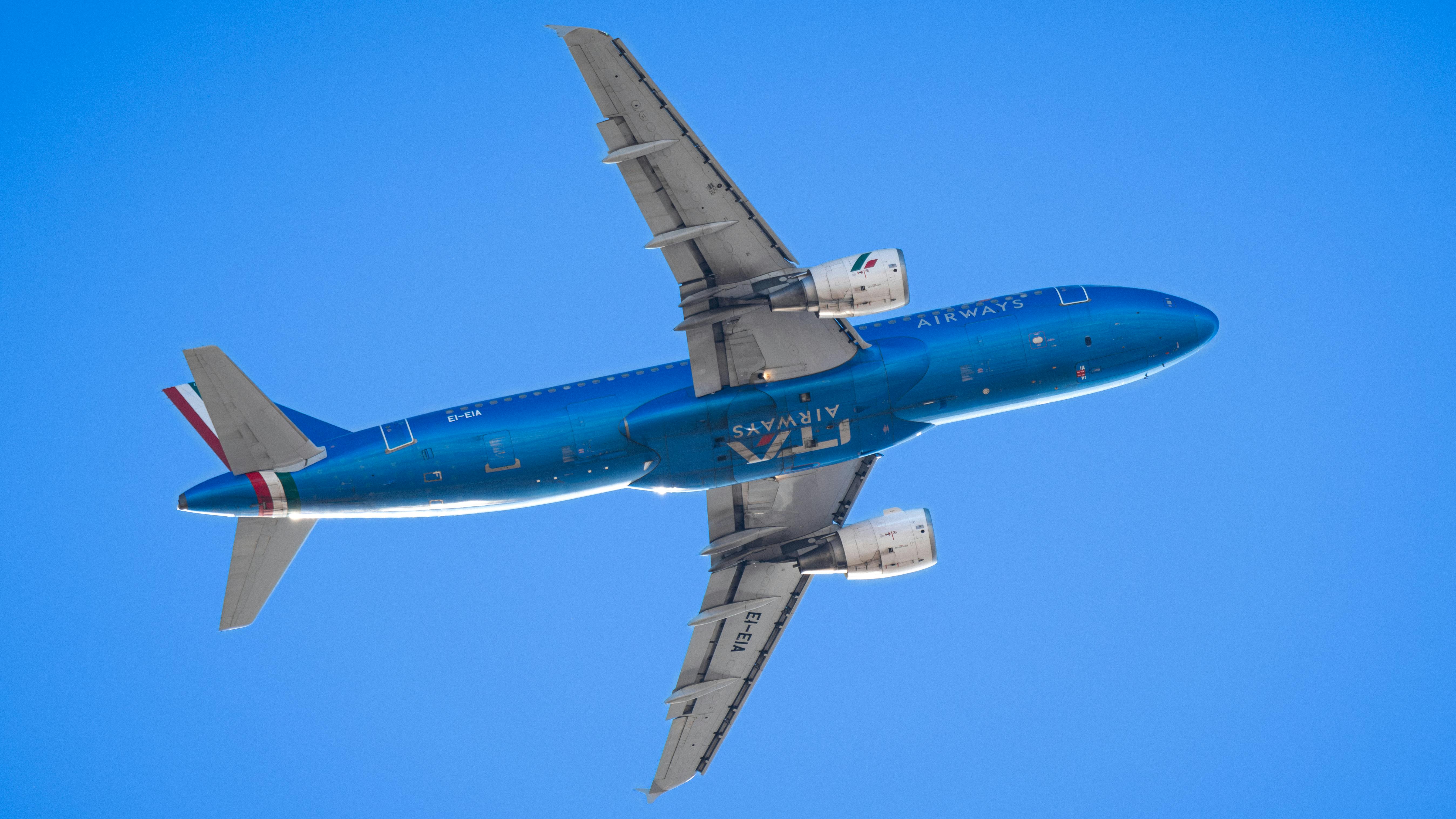 I fly 100,000 miles a year. These are my picks for best airline credit cards — Photo by Mahmoud Yahyaoui on Pexels